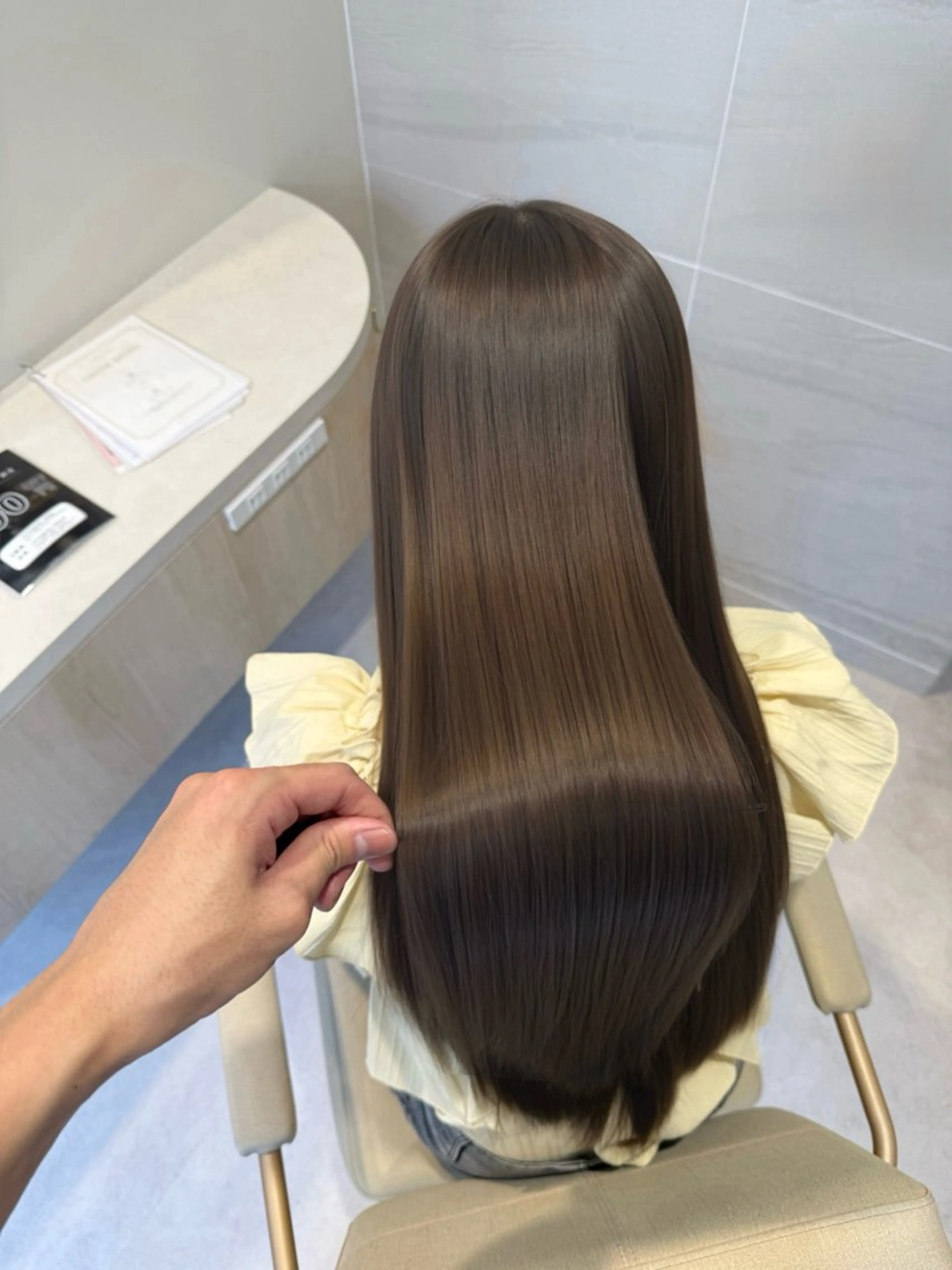 ロング カラー アッシュ アッシュブラウン ブラウンカラー イルミナカラー 髪質改善 カット ヘアカラー 縮毛矯正 トリートメント 透明感カラー🌿 グレージュ🐺陽介のヘアスタイル