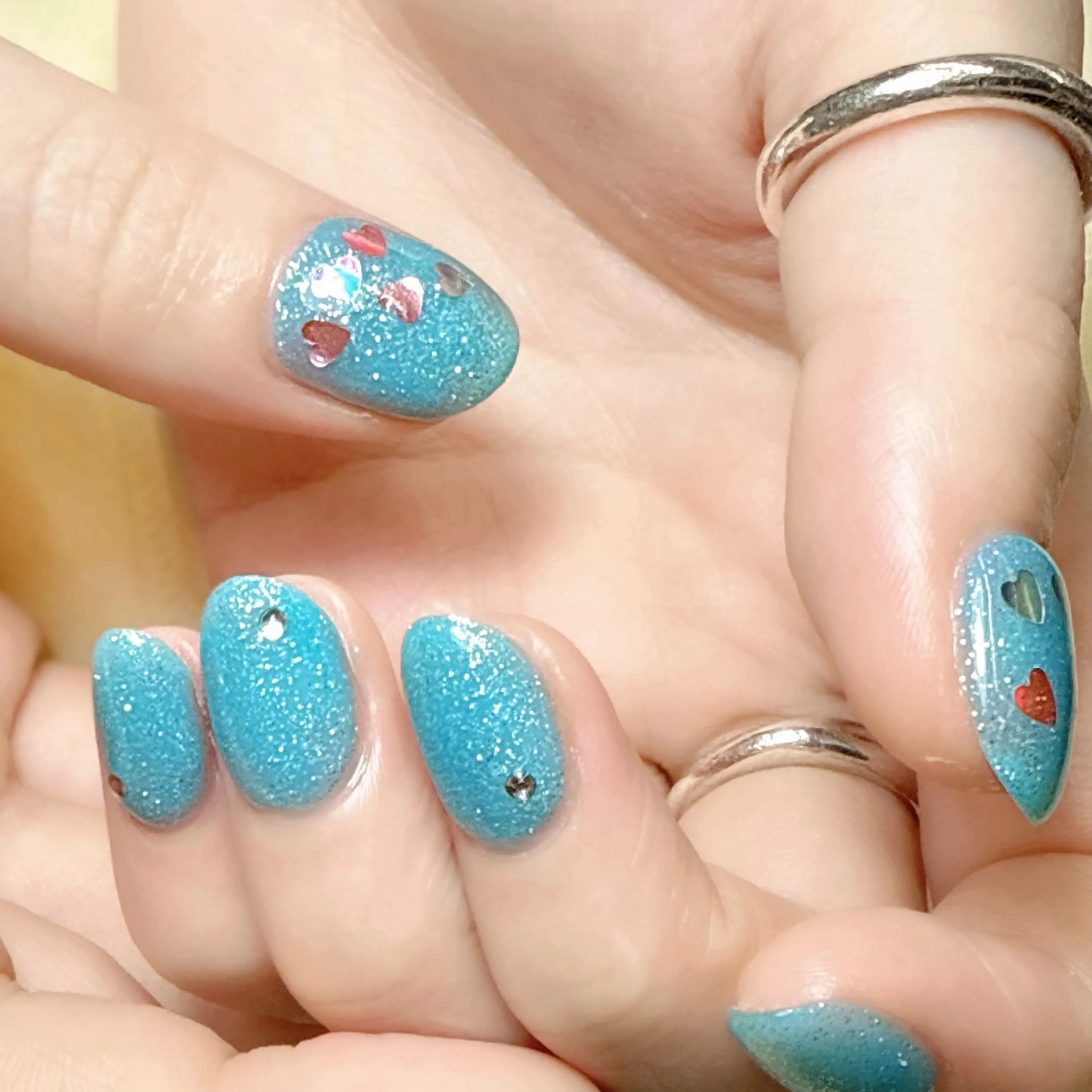 ネイル ハンドネイル グロー ネイルのネイルデザイン