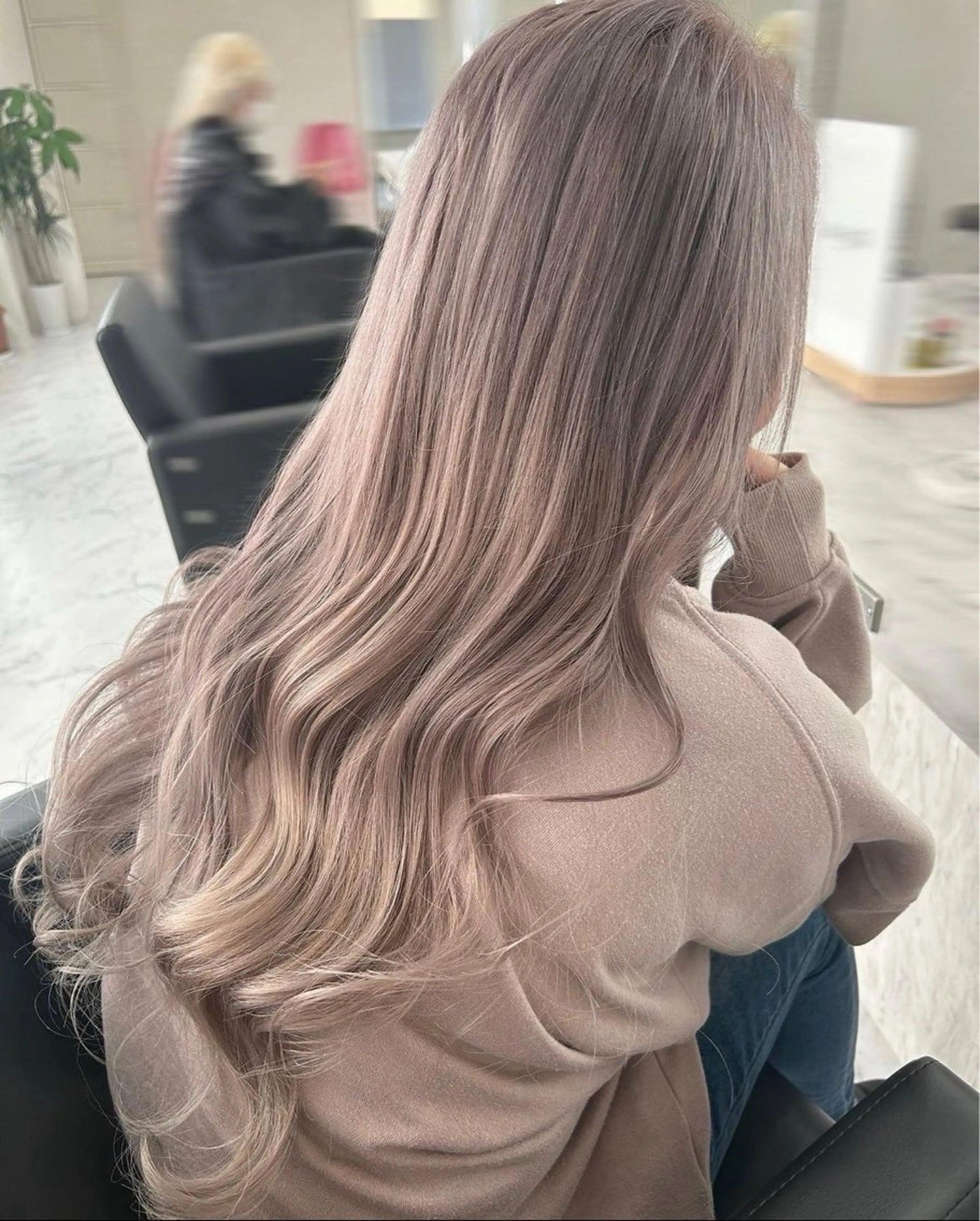 カラー ベージュカラー ミルクティーベージュ ヘアカラー トリートメント エクステ mignon あゆみのヘアスタイル