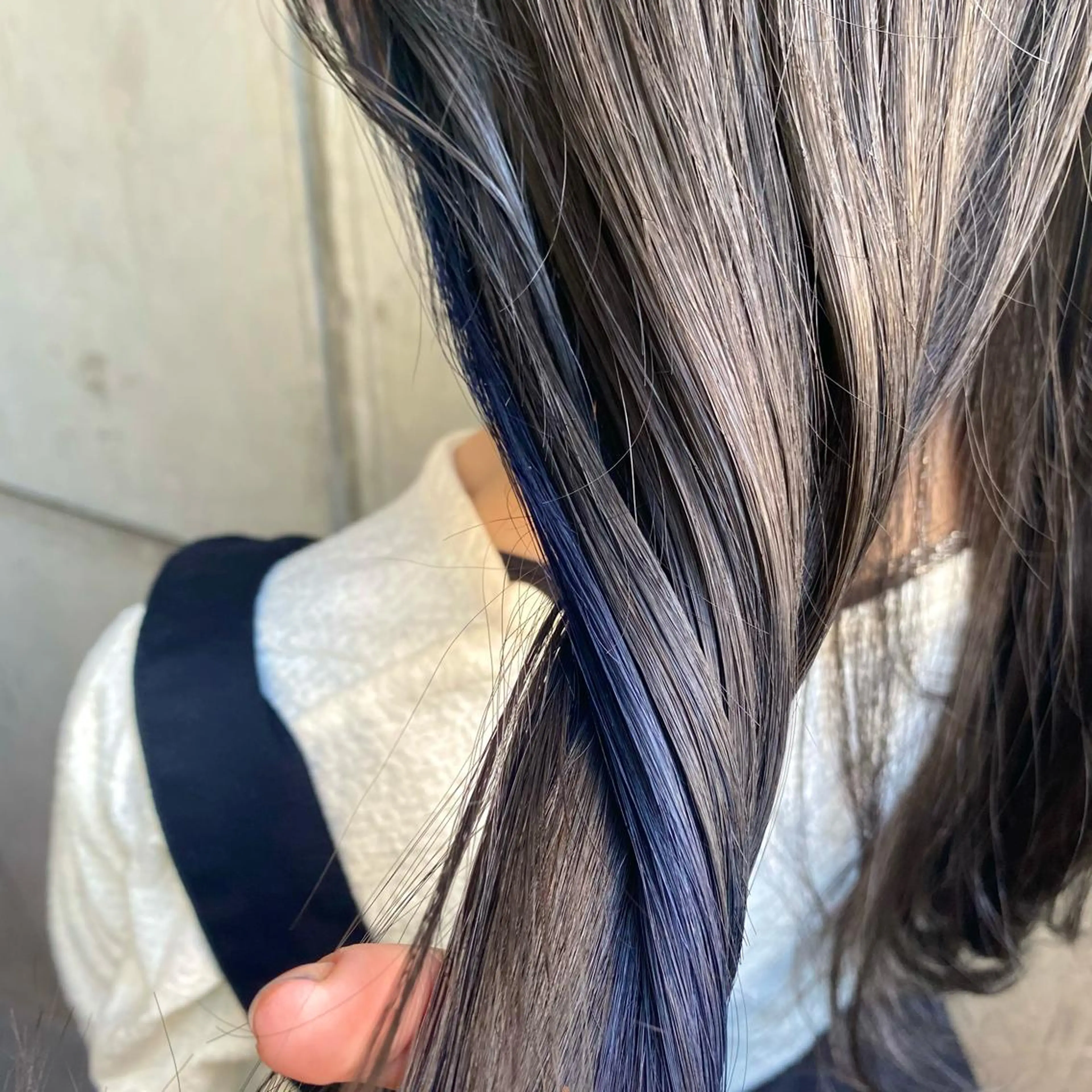 ロング ヘアカラー 透け感ベージュ ／ミハルのヘアスタイル