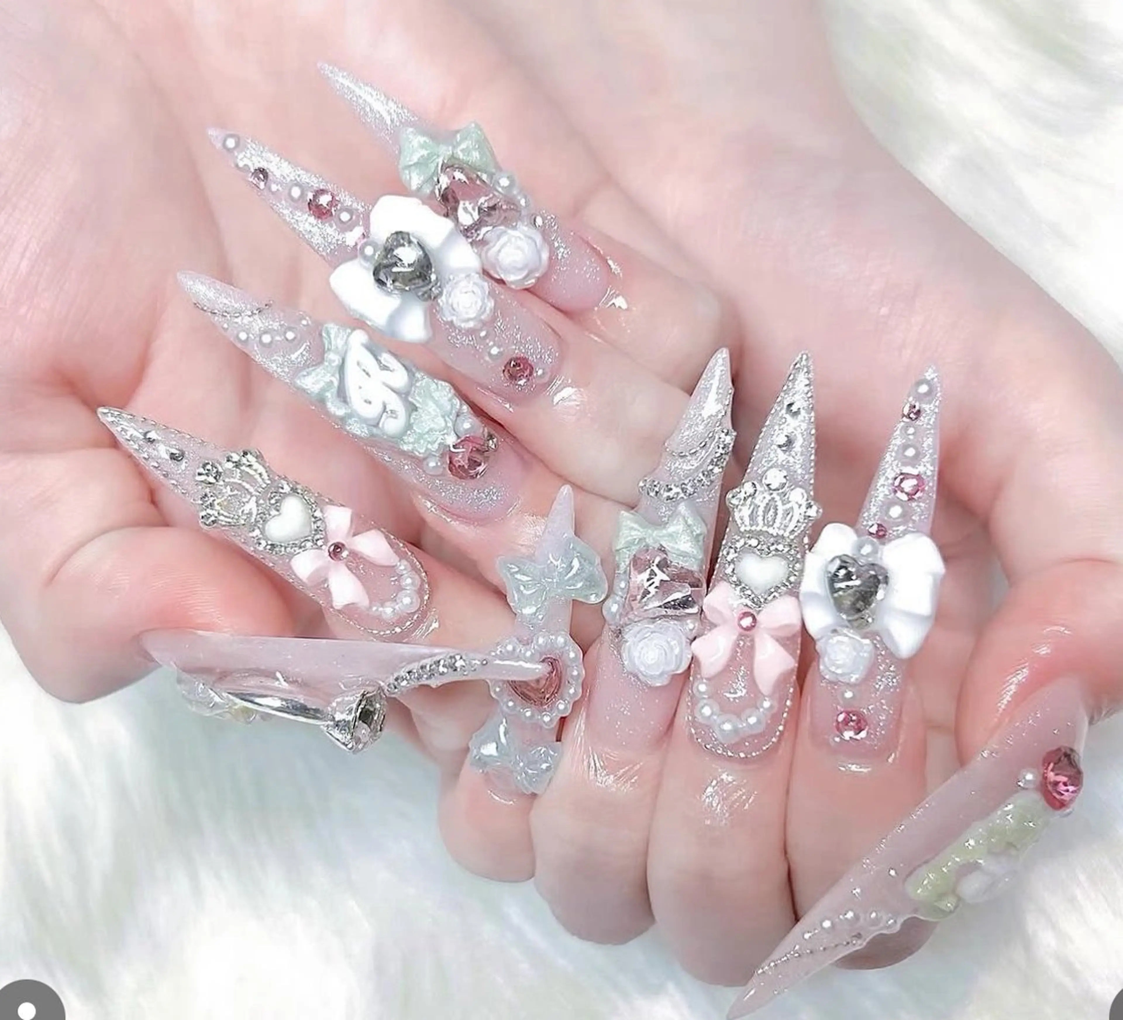 ネイル フレンチネイル ジェルネイル ガラスフレンチ ハロウィン ハート H.baby Nail Salonのネイルデザイン