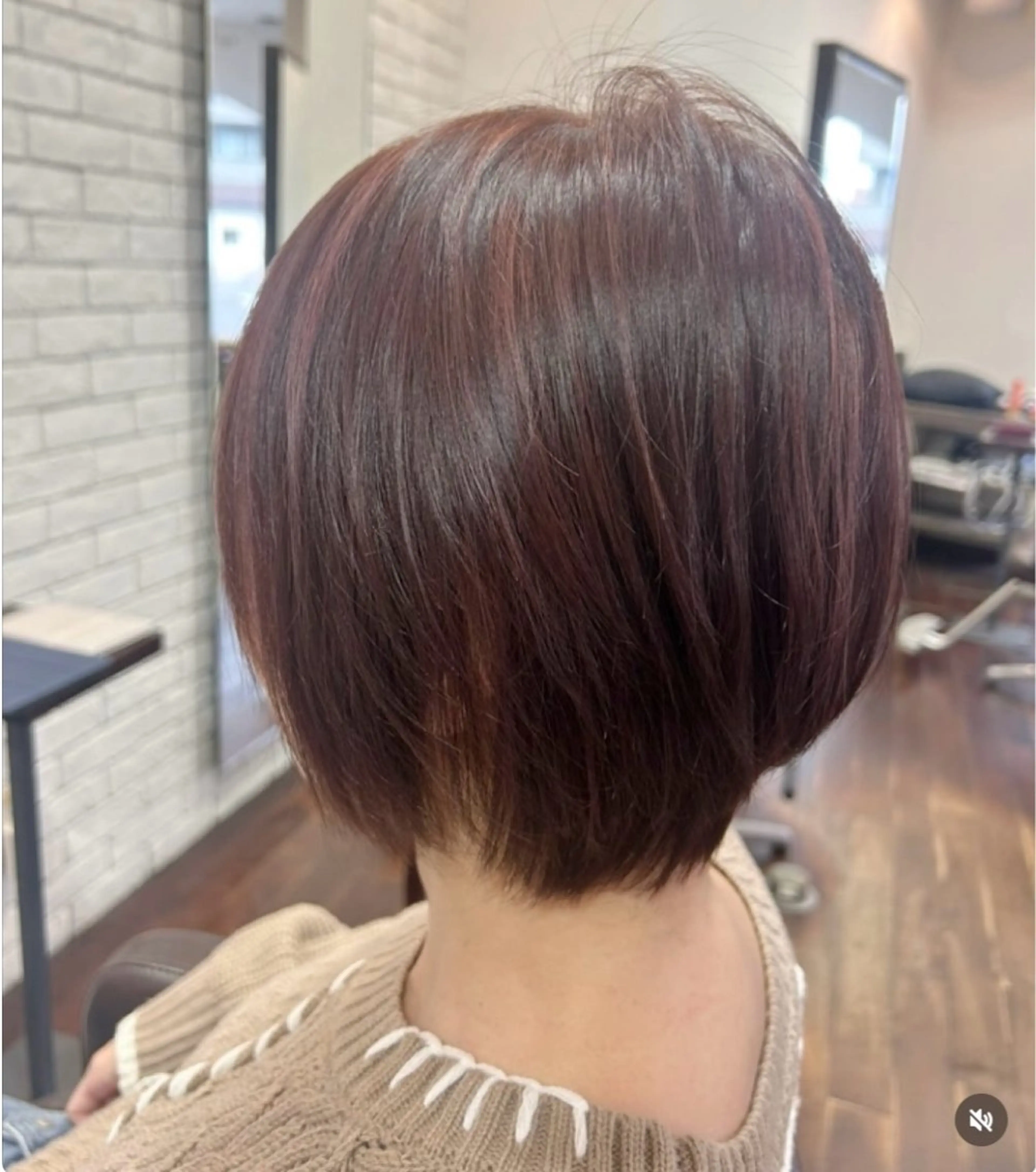 ショート ショートボブ アッシュ ボブ くびれヘア ハイライト ショートボブHIDE 本山のヘアスタイル