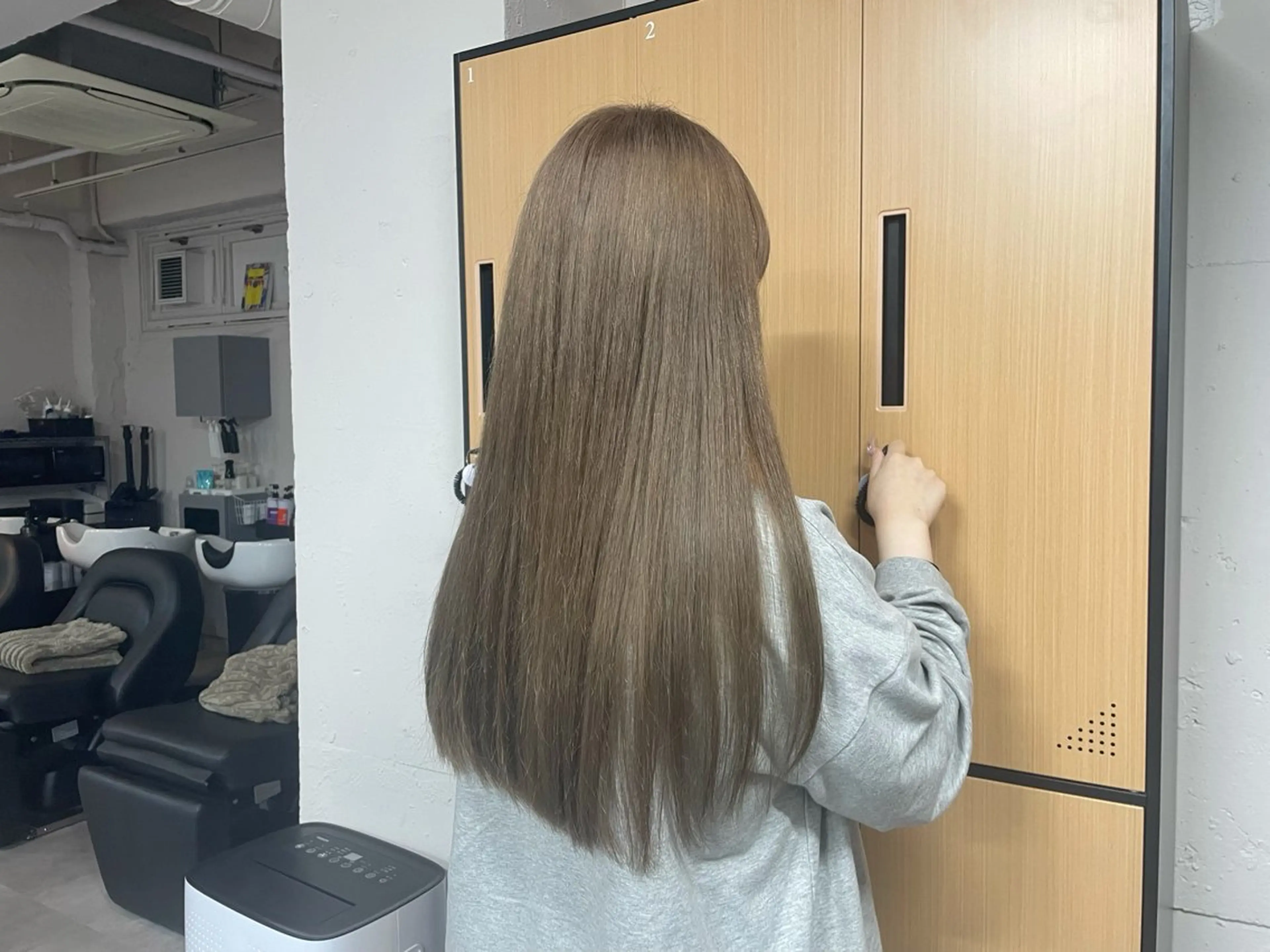 ロング アッシュ ヘアカラー tokute 中野真咲🐺のヘアスタイル