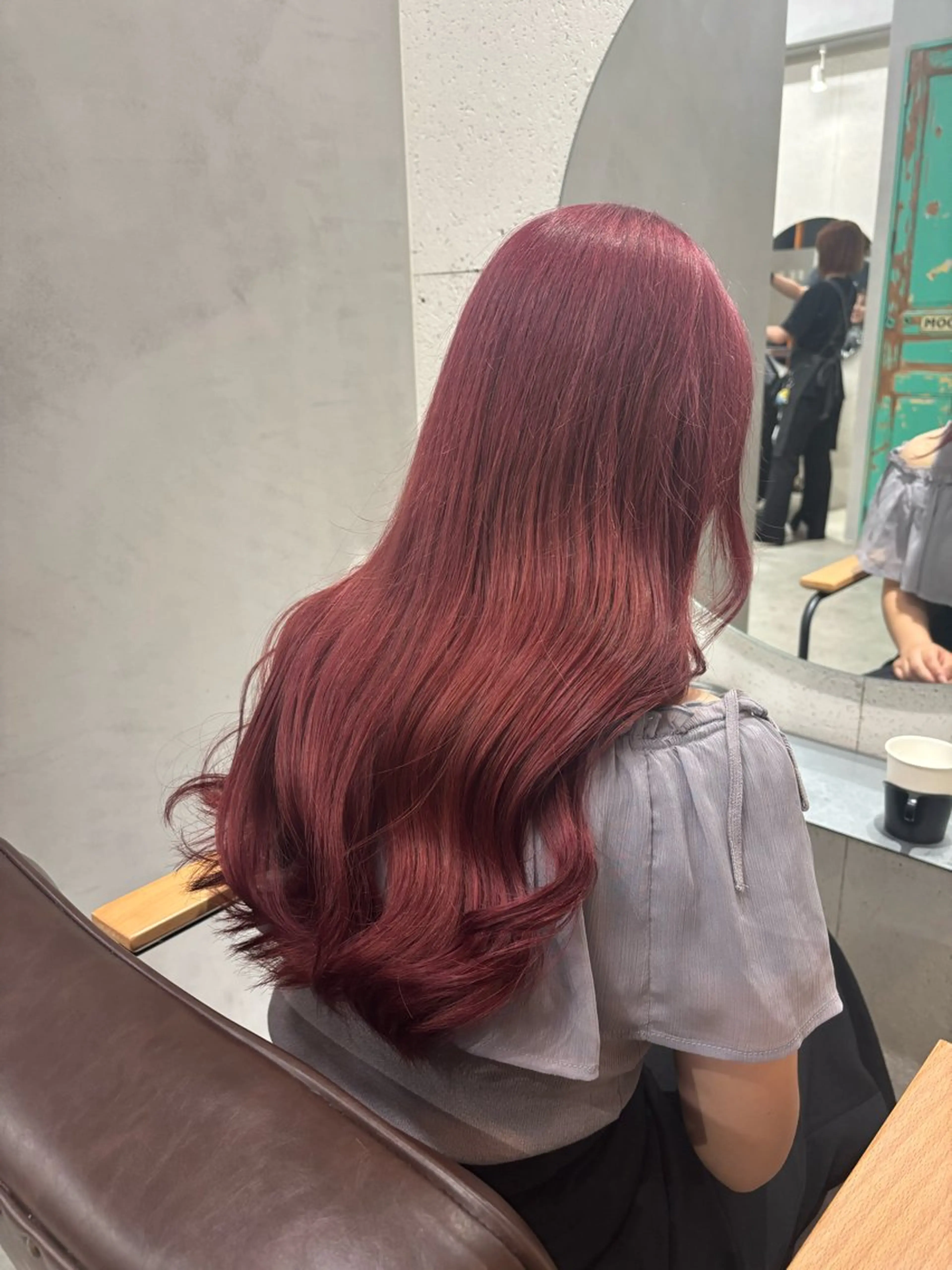 ロング カラー レッドカラー カット ヘアカラー トリートメント ヘッドスパ ヘアセット オカベ ショウマのヘアスタイル