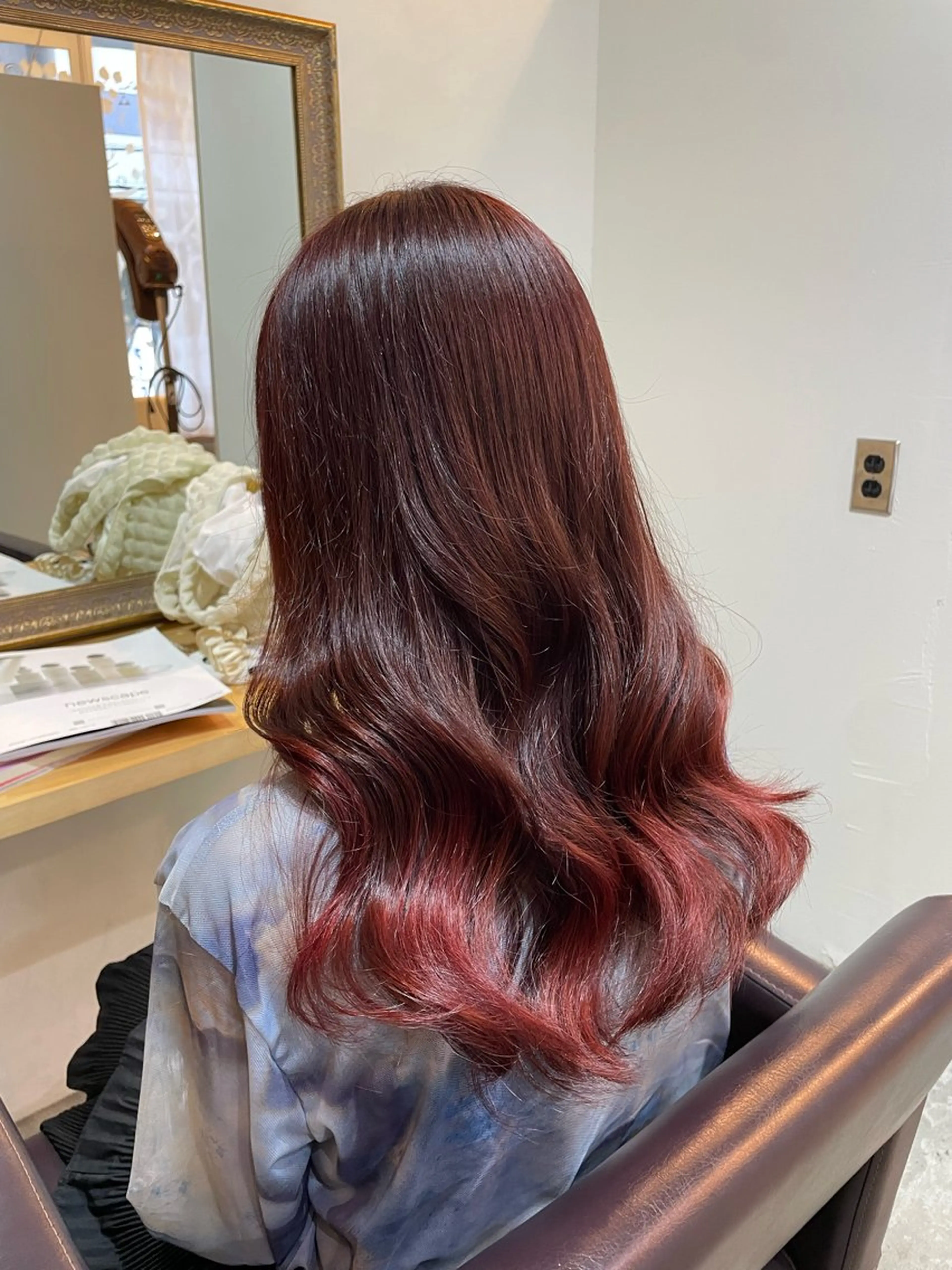 セミロング カラー ブリーチ ボルドーカラー 艶カラー｜透明感 カラー｜レイヤーのヘアスタイル