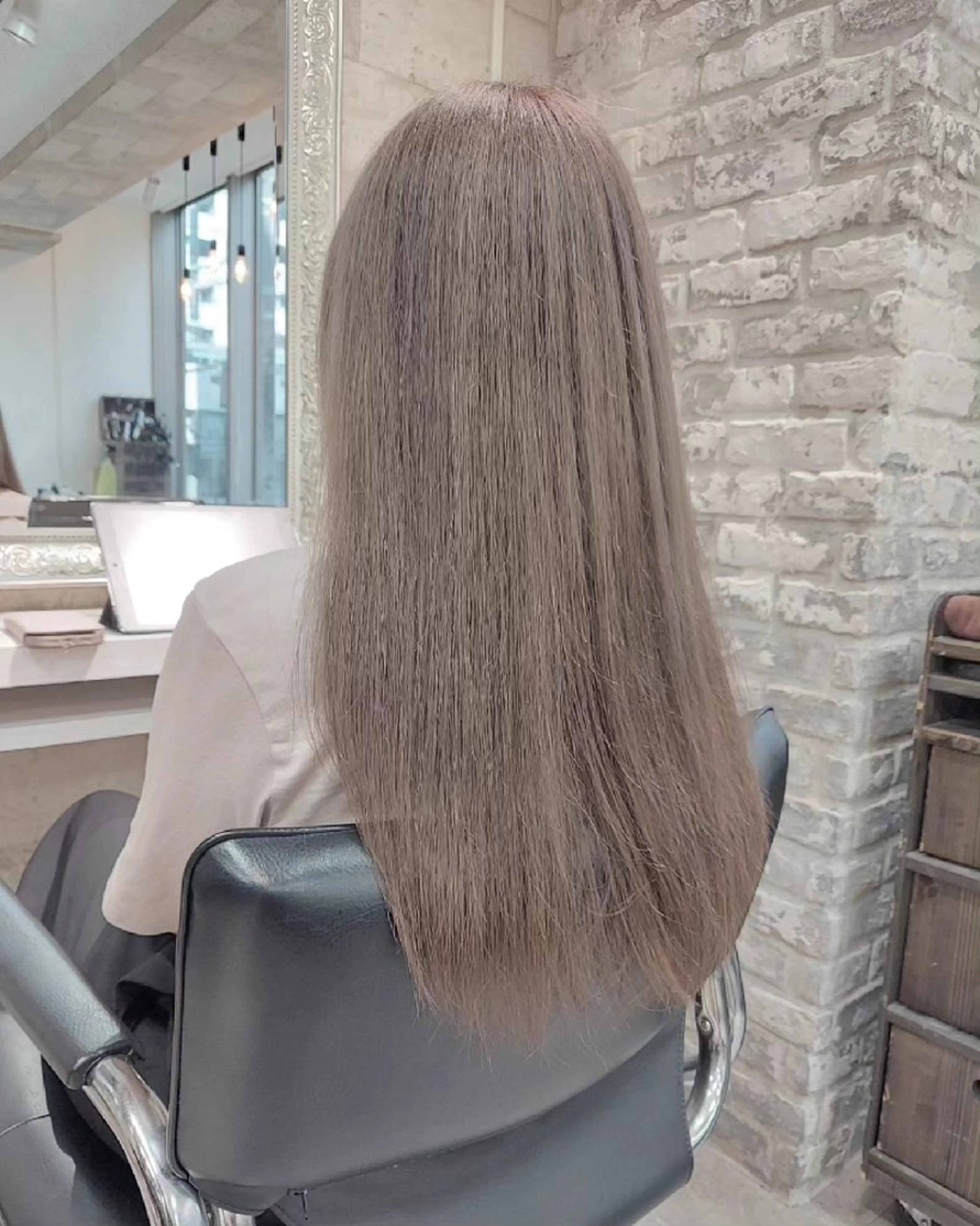 ロング カラー ベージュカラー ミルクティーベージュ ヘアカラー トリートメント ブリーチ・ハイトーン 特化🎉内山のヘアスタイル