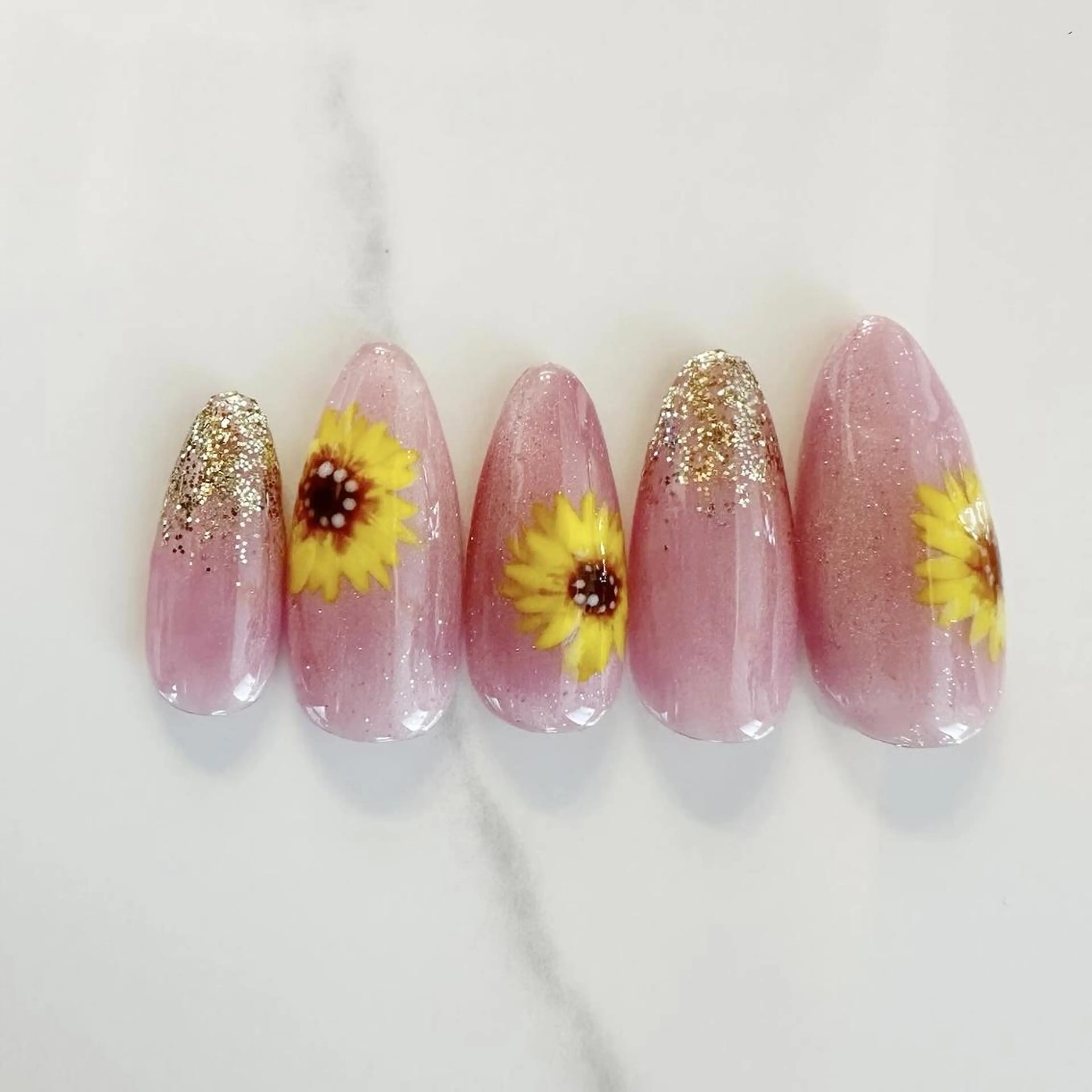 ネイル ハンドネイル ハンドケア ★ジェルネイル★ 伊勢崎【KARAT】のネイルデザイン