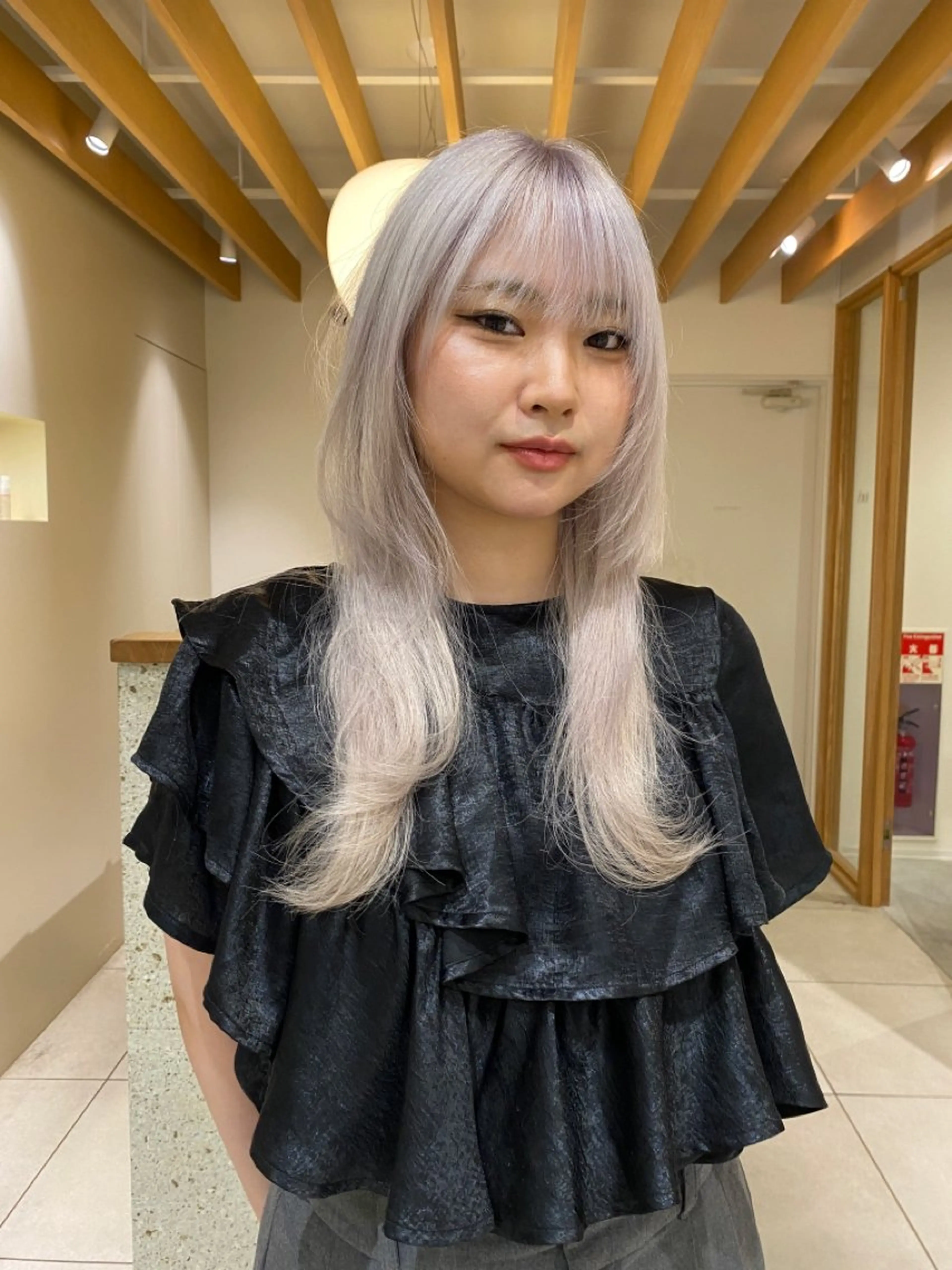 ロング カラー ブロンド ハイトーンカラー シルバー ホワイトシルバー 似合わせカットカラー りおなのヘアスタイル