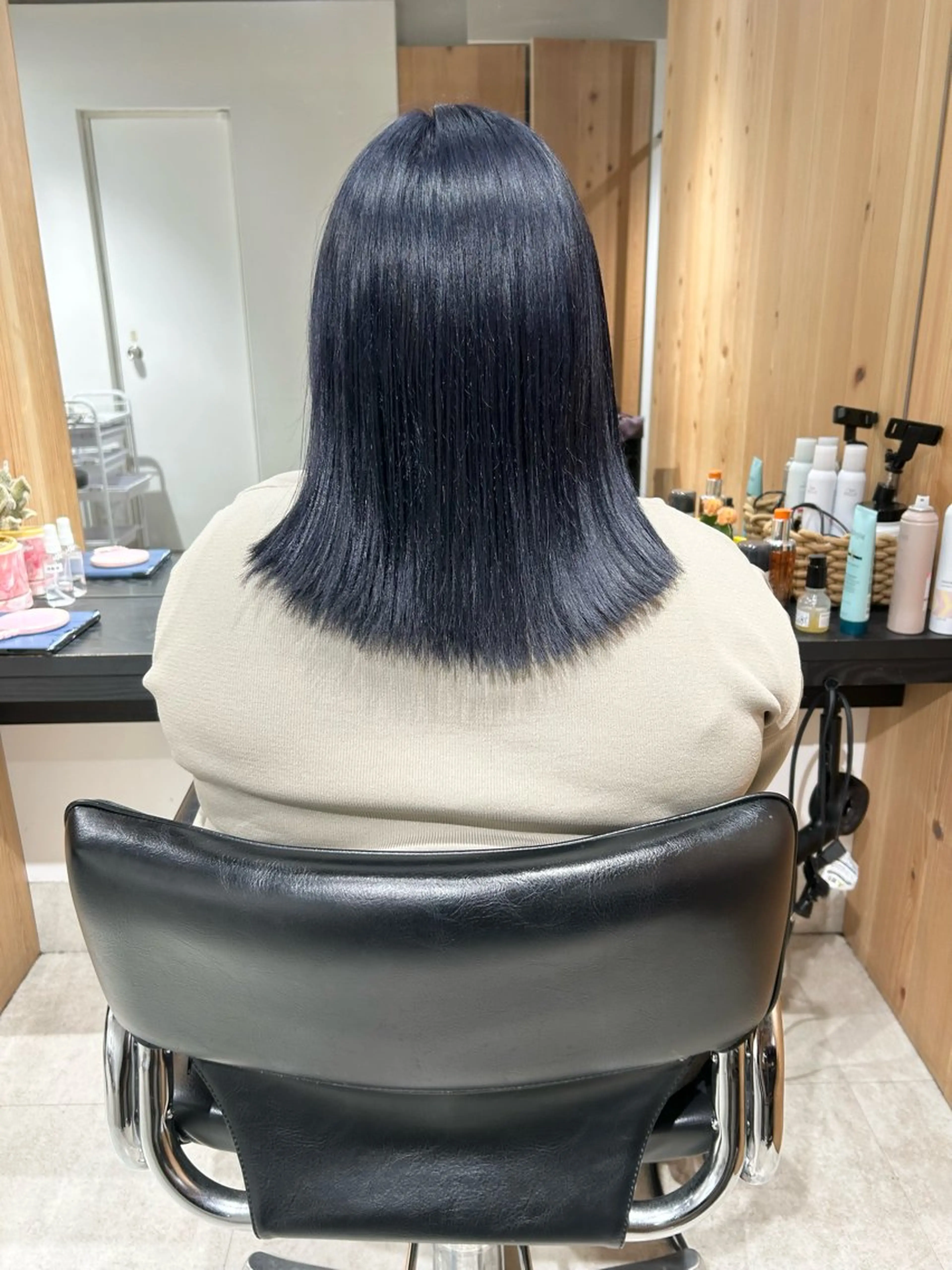 セミロング カラー ブリーチ ネイビーカラー カット ヘアカラー トリートメント ヘッドスパ GO TODAY SHAIRE SALON 渋谷モディ所属・スキバサミを使わない カット🌼唯🌼のヘアスタイル