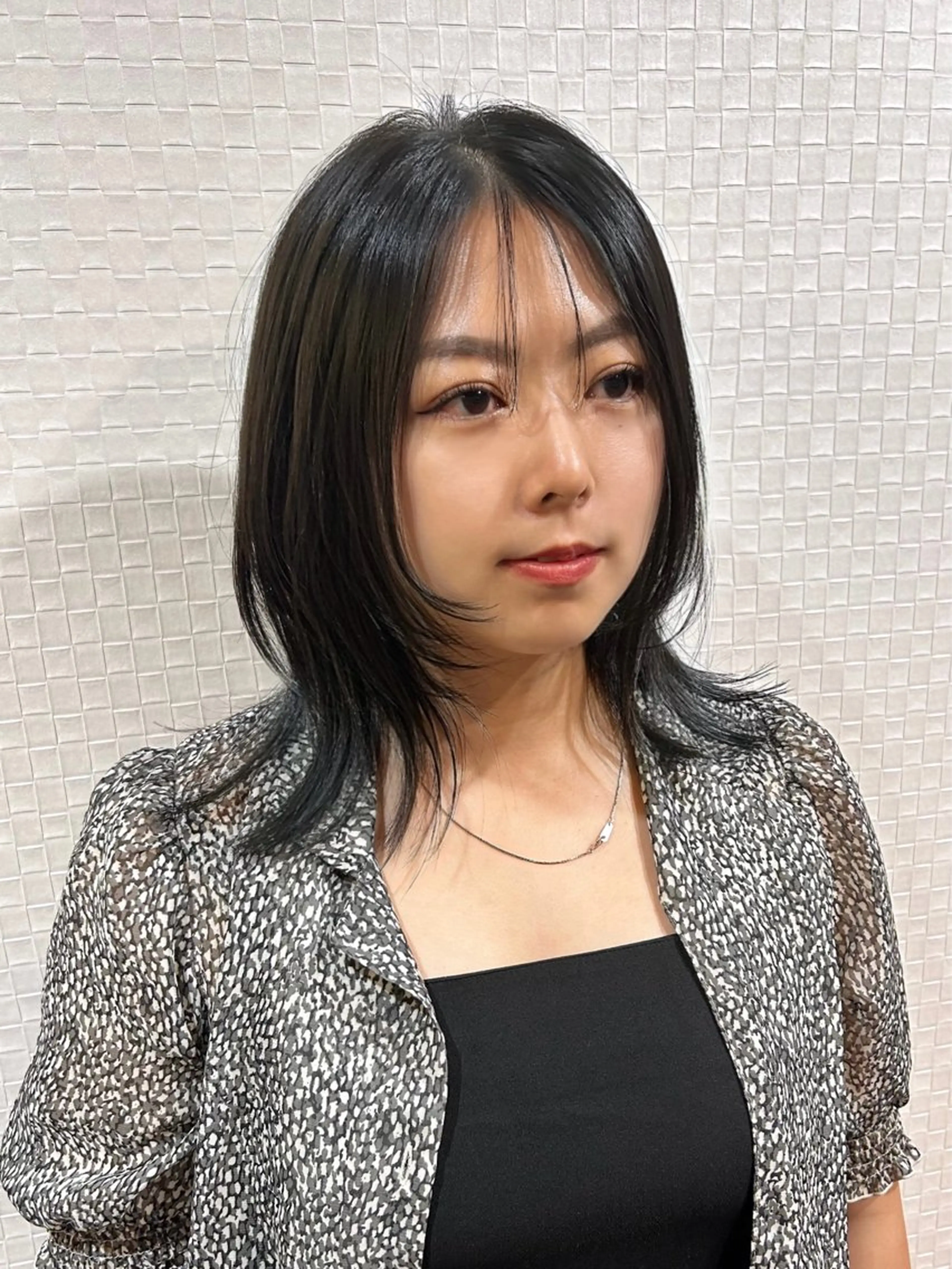 ミディアム ウルフカット 柔らか垢抜けｶﾗｰと ｶｯﾄ🫧ASUKAのヘアスタイル