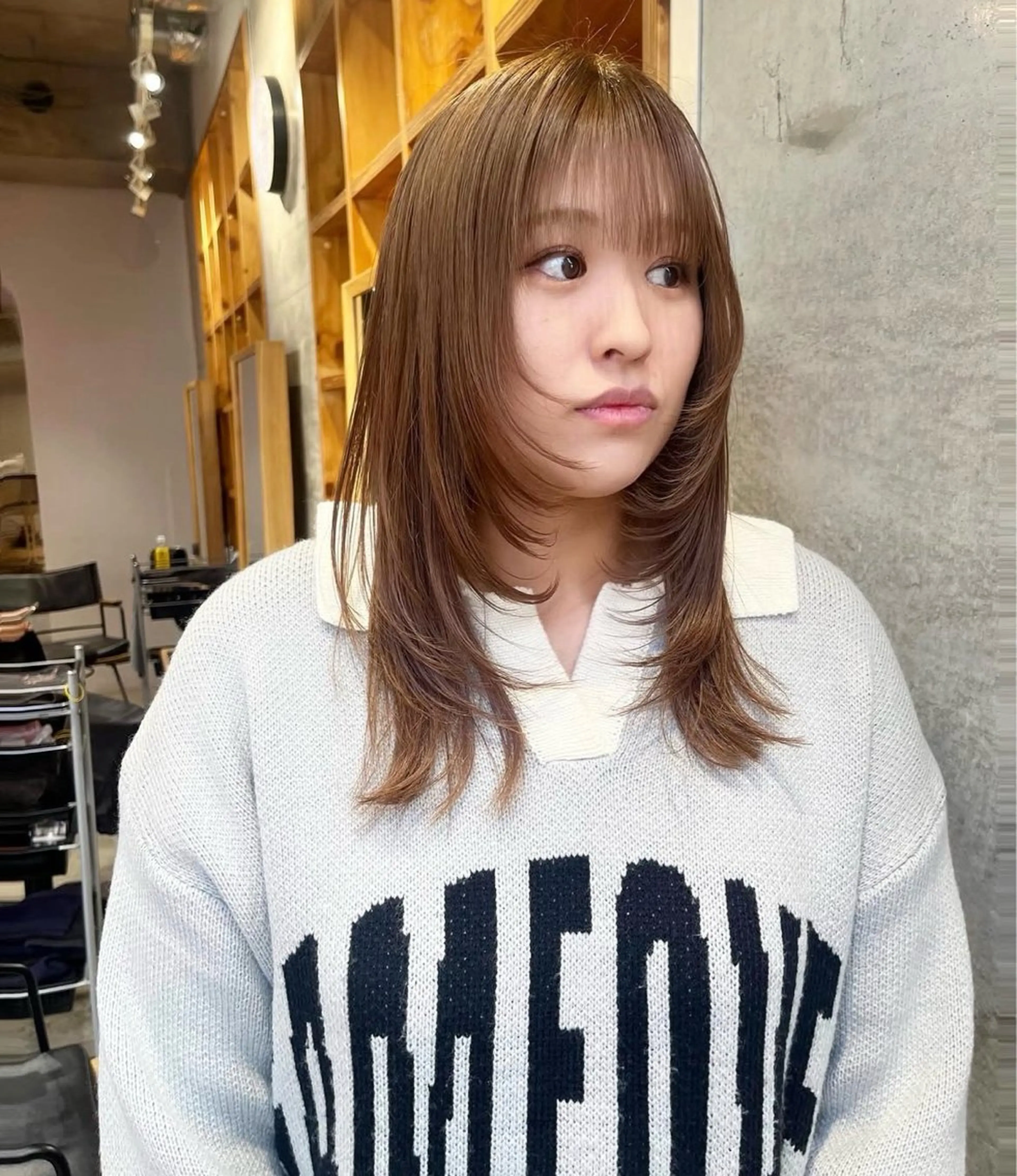 セミロング トミオカ ノアのヘアスタイル