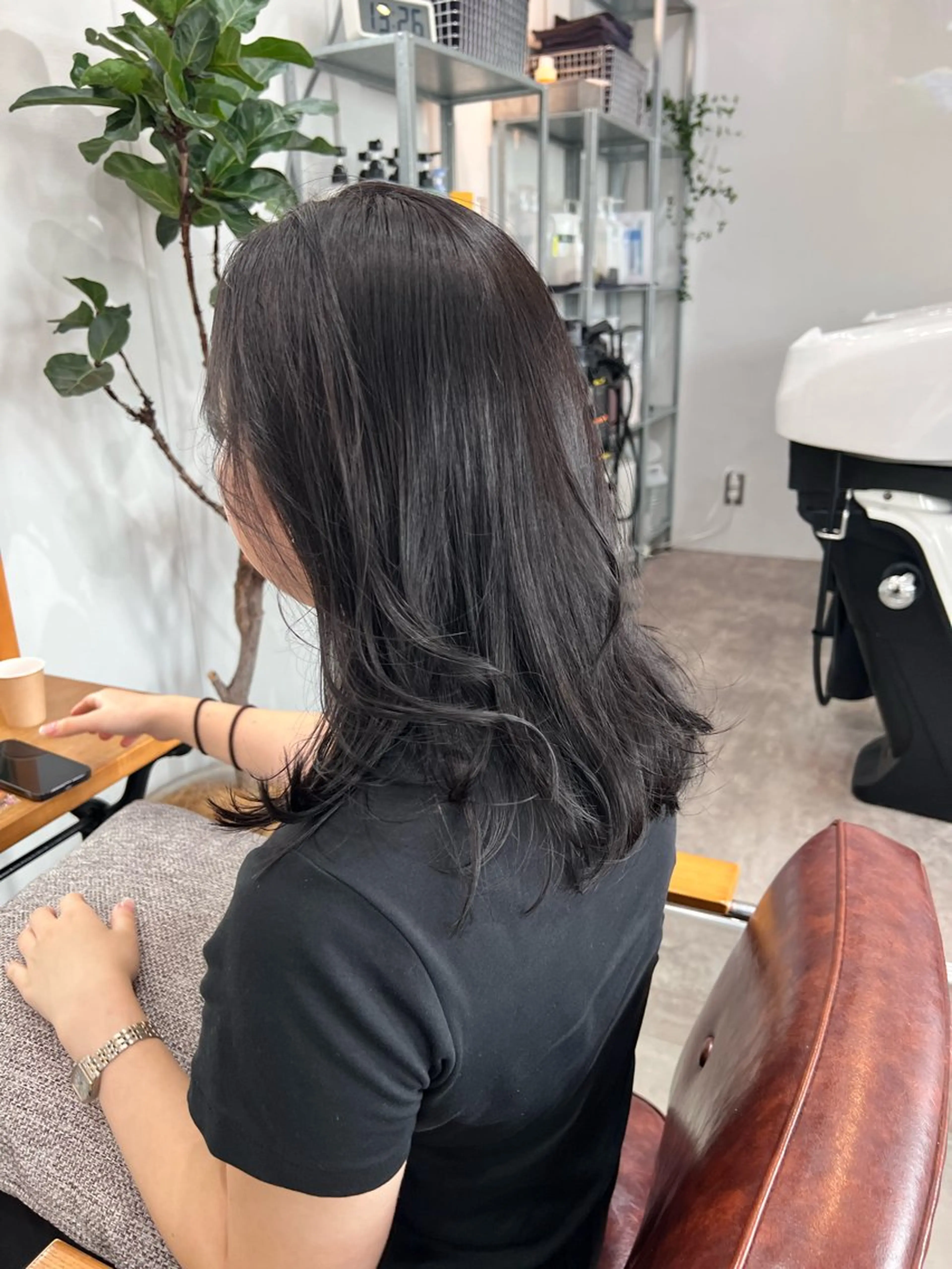 ミディアム カラー 松坂 真衣のヘアスタイル