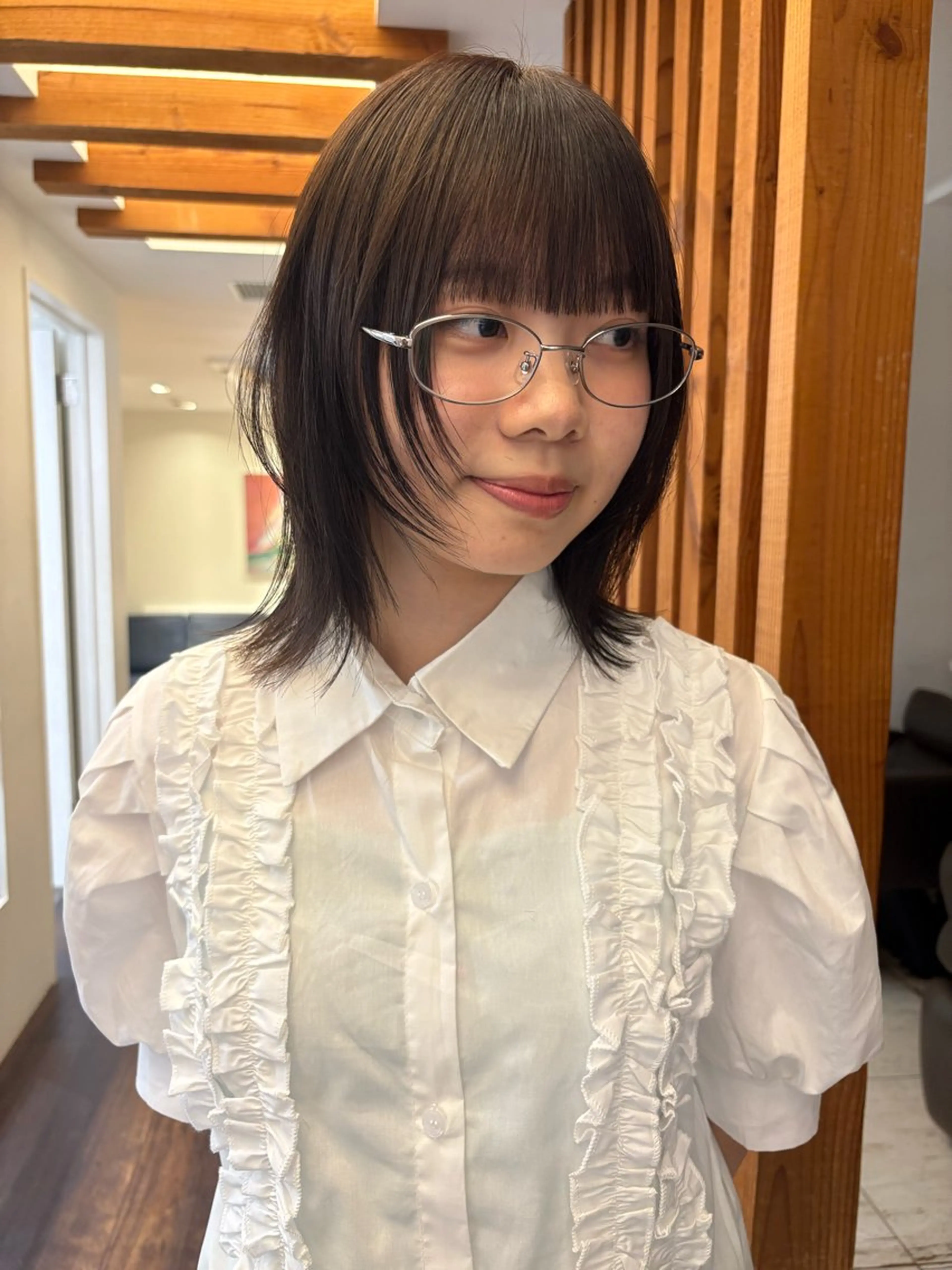 ミディアム ハッシュカット レイヤーカット リカ/ハイトーン ・オリーブ🍀のヘアスタイル