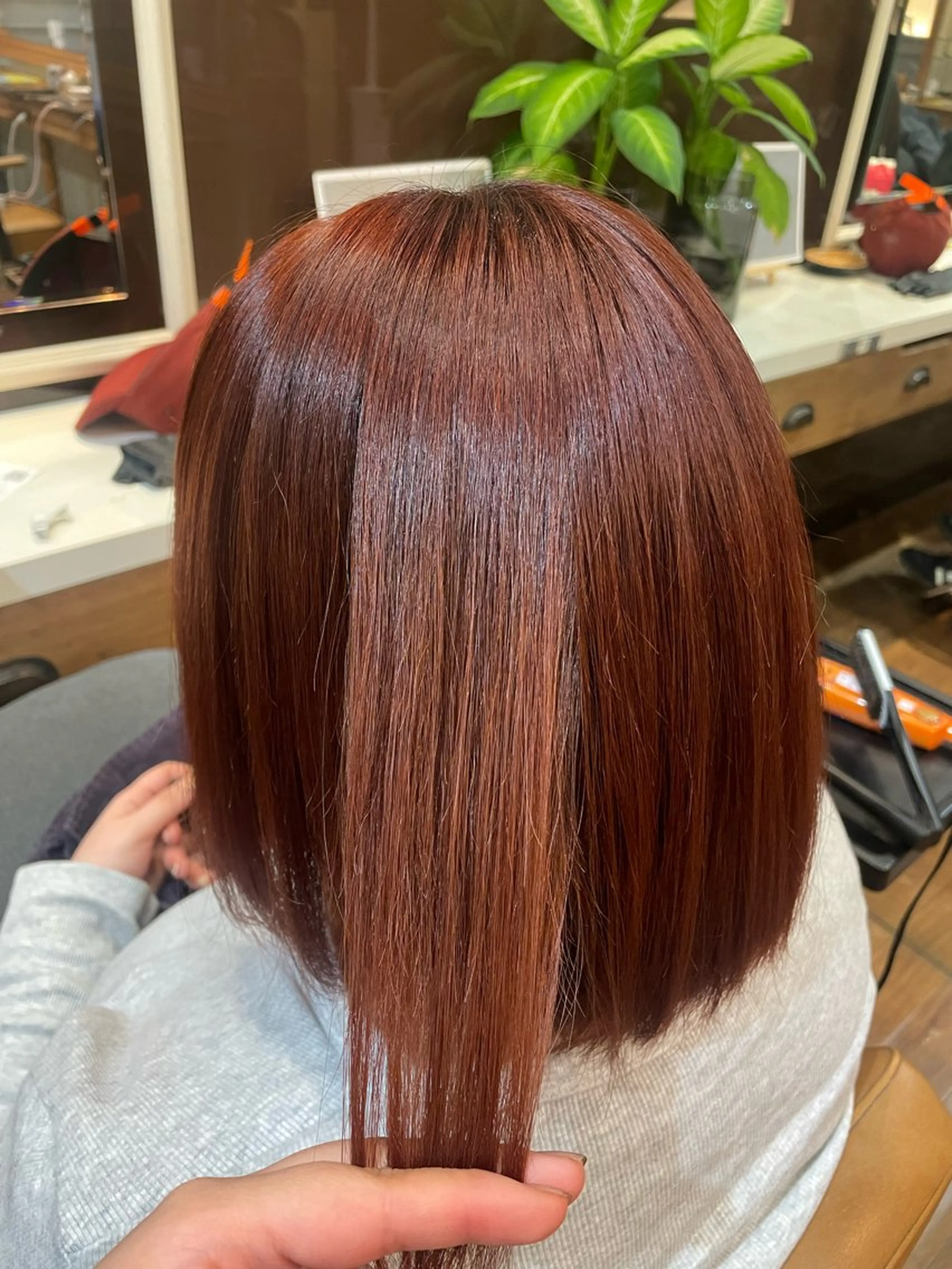 ミディアム カラー ブリーチ ブリーチなしカラー オレンジ レッドカラー ボブ ヘアカラー みうら しずく🪐のヘアスタイル