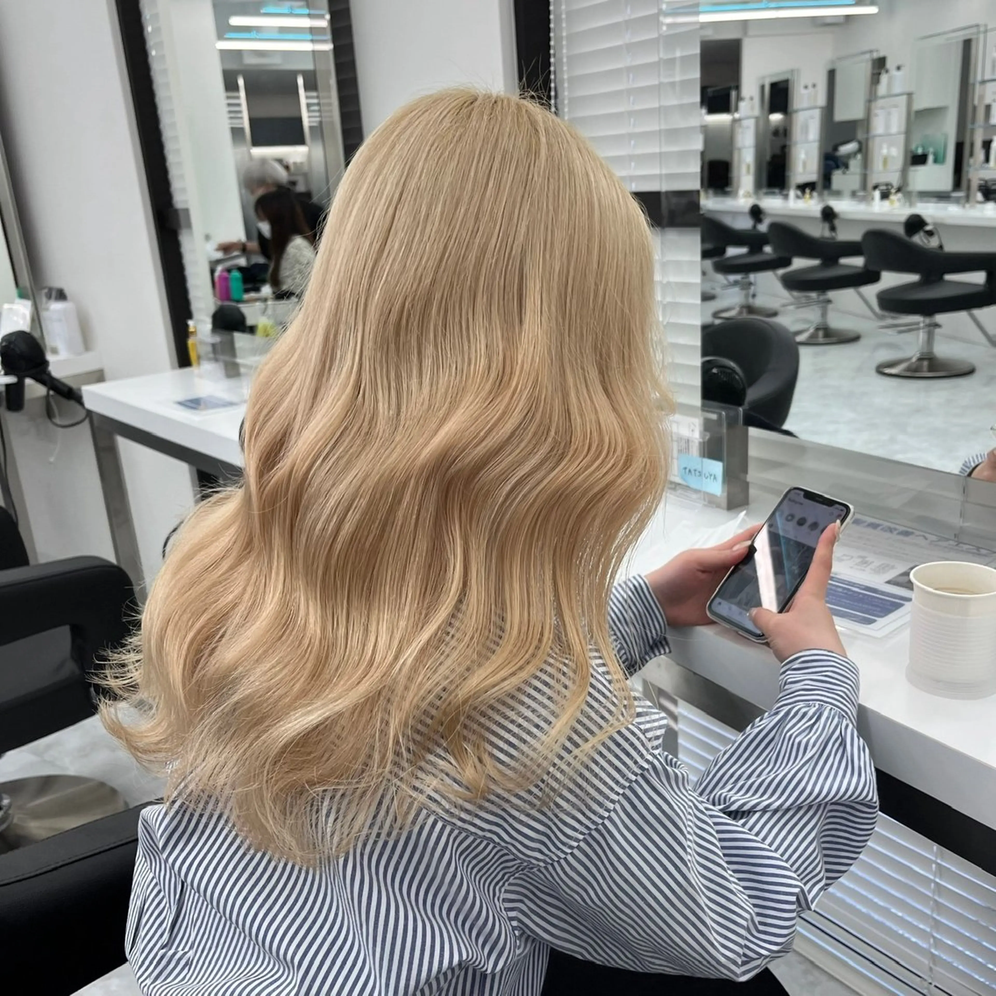 ロング カラー ベージュカラー ブリーチ ブロンド デザインカラー グレージュ ヘアカラー トリートメント ケアブリーチ/ 髪質改善/上質艶髪のヘアスタイル