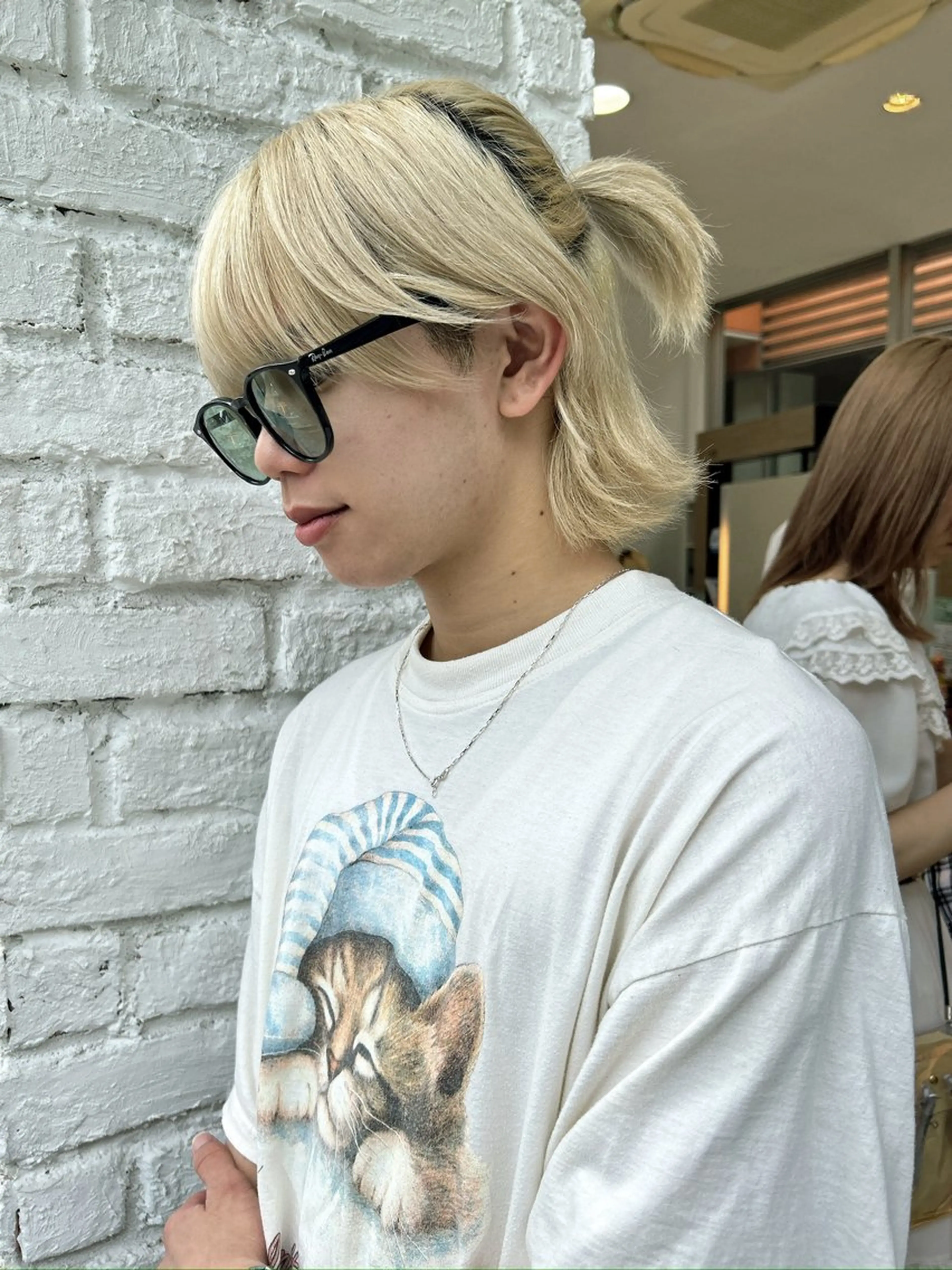 カラー メンズ メンズブリーチ メンズウルフカット ベージュカラー ブリーチ ブロンド カット ヘアカラー トリートメント 有働由良／ハイトーン ／韓国メンズヘアのヘアスタイル