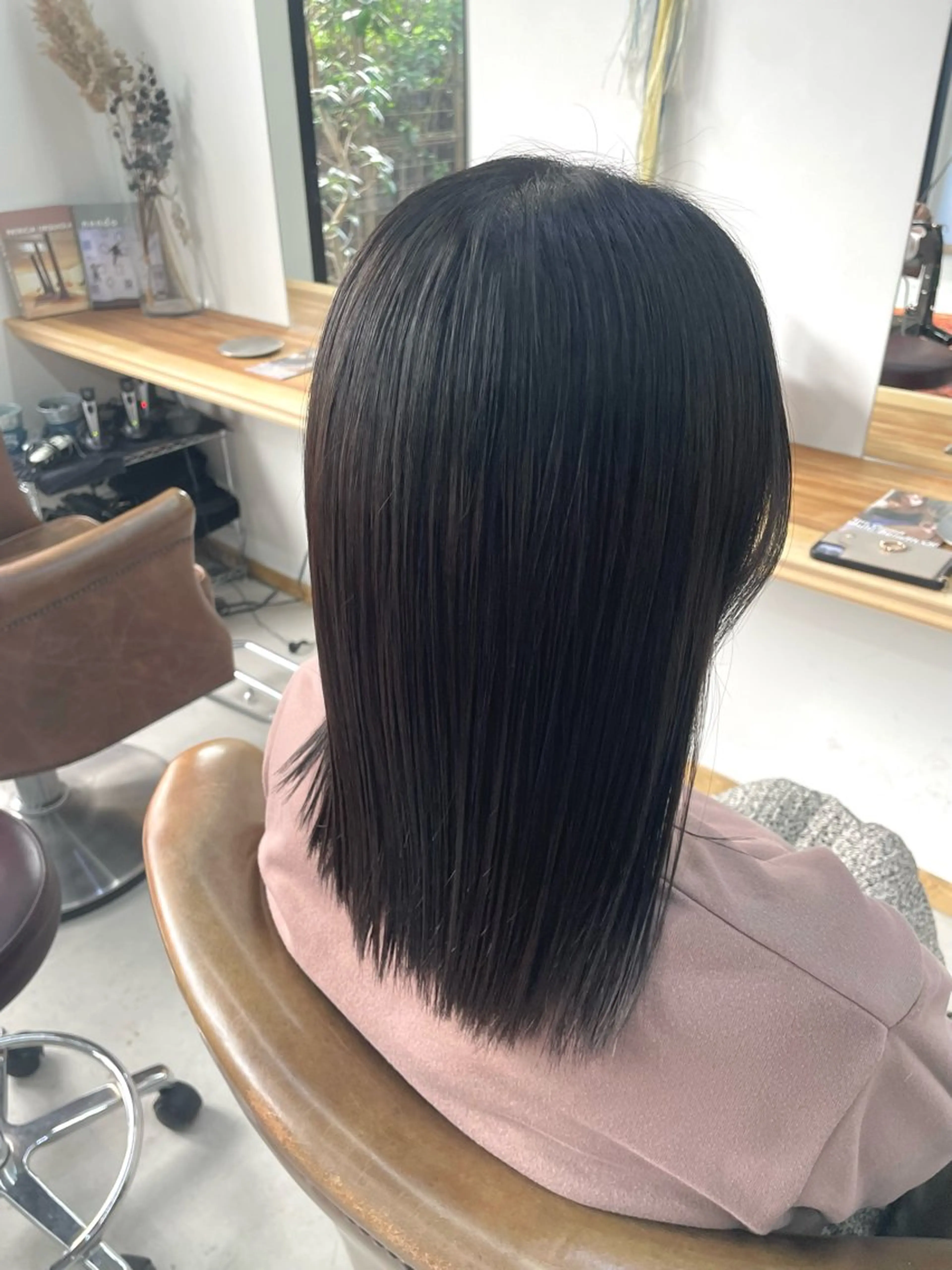 ミディアム カラー ブルーカラー グレージュ カット ヘアカラー トリートメント 慎太朗/パーマ/ボブ /センターパートのヘアスタイル