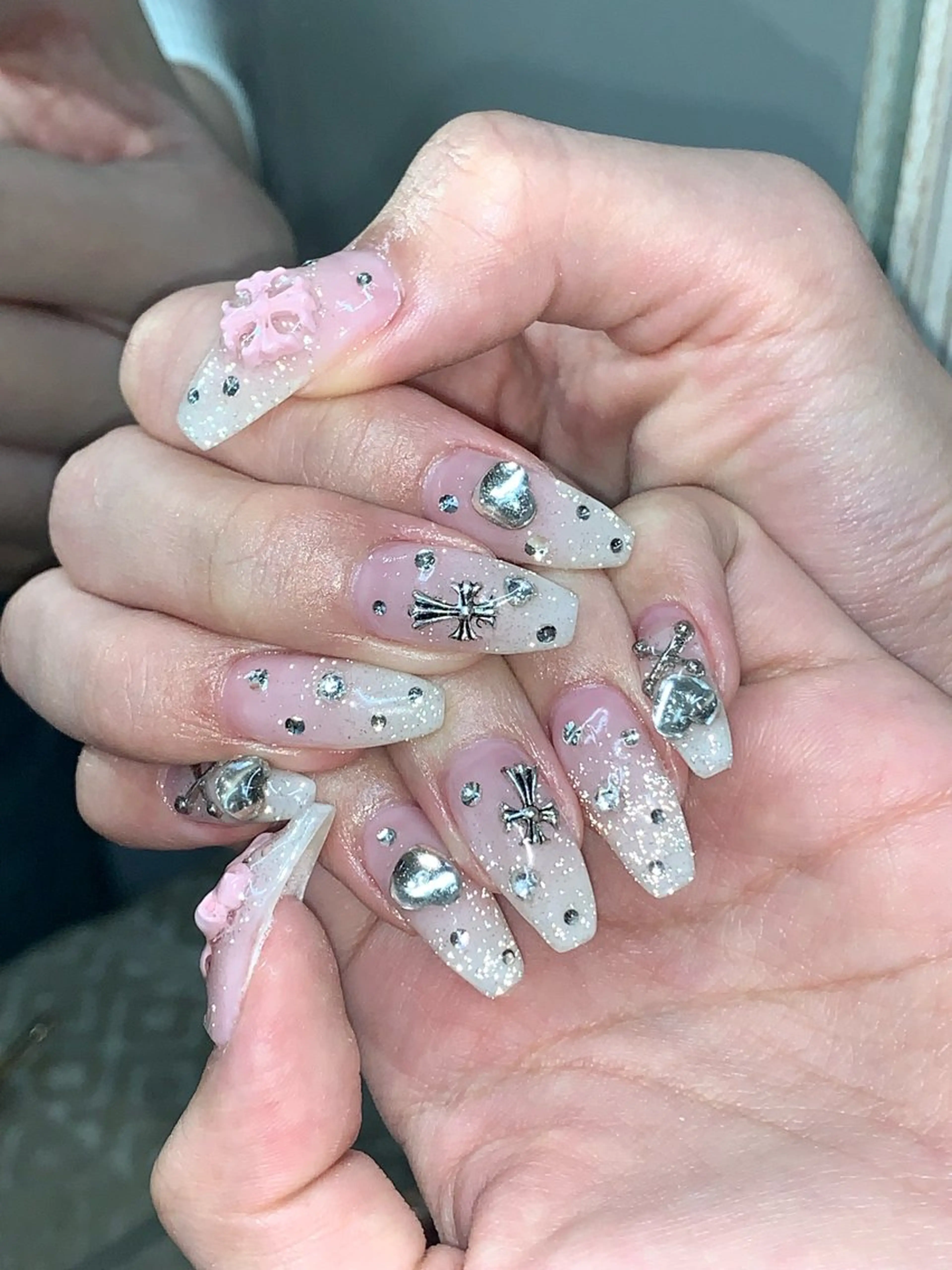 ネイル ハンドネイル NES NAIL所属・さゆり￤推しキャラ ￤ロングネイル🩷のネイルデザイン