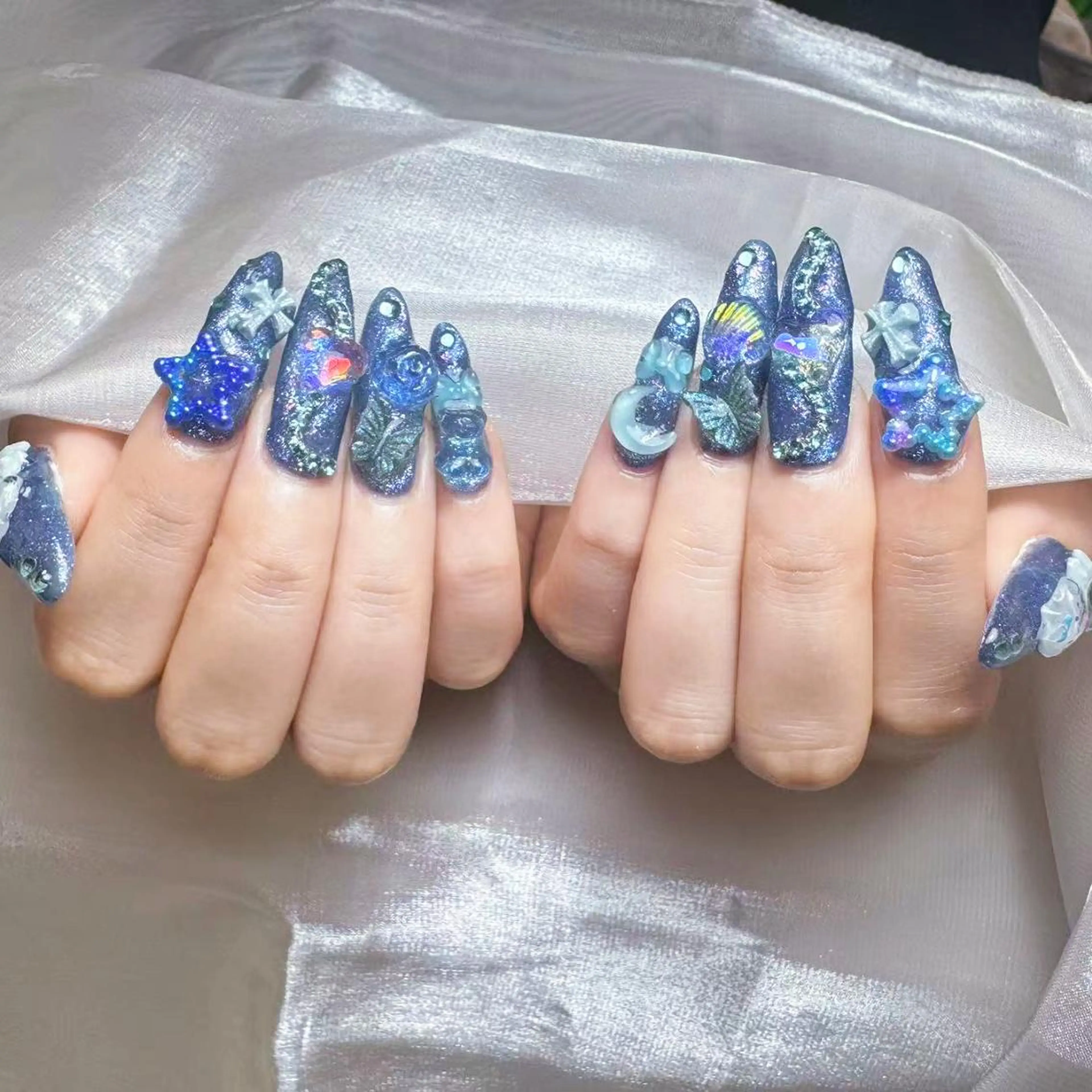 ネイル アートネイル オーロラネイル フラッシュネイル ガーリー キラキラネイル ハンドネイル リナ 💅のネイルデザイン