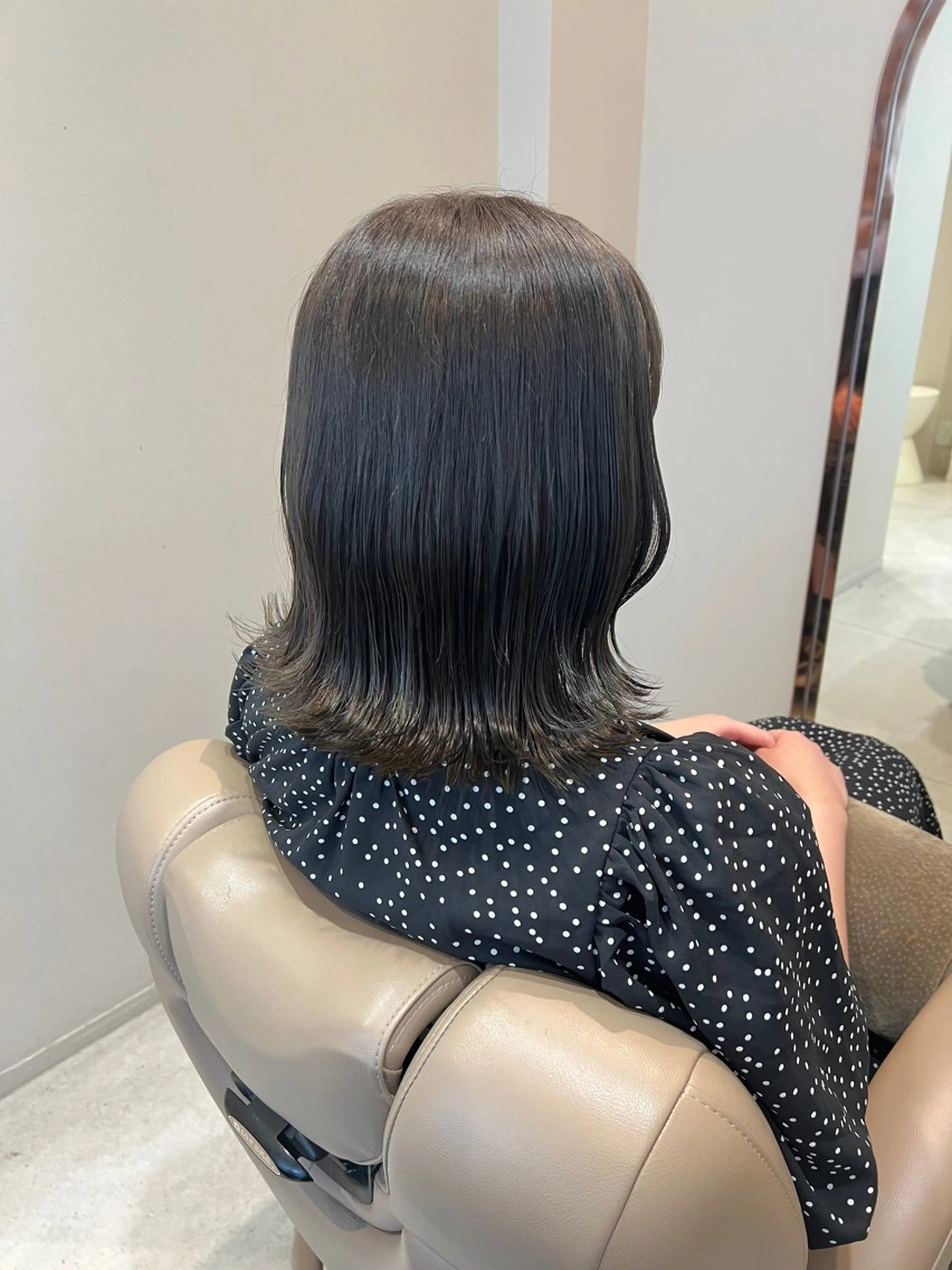 セミロング カラー ベージュカラー オリーブベージュ ヘアカラー トリートメント THINK SHOP sakiのヘアスタイル