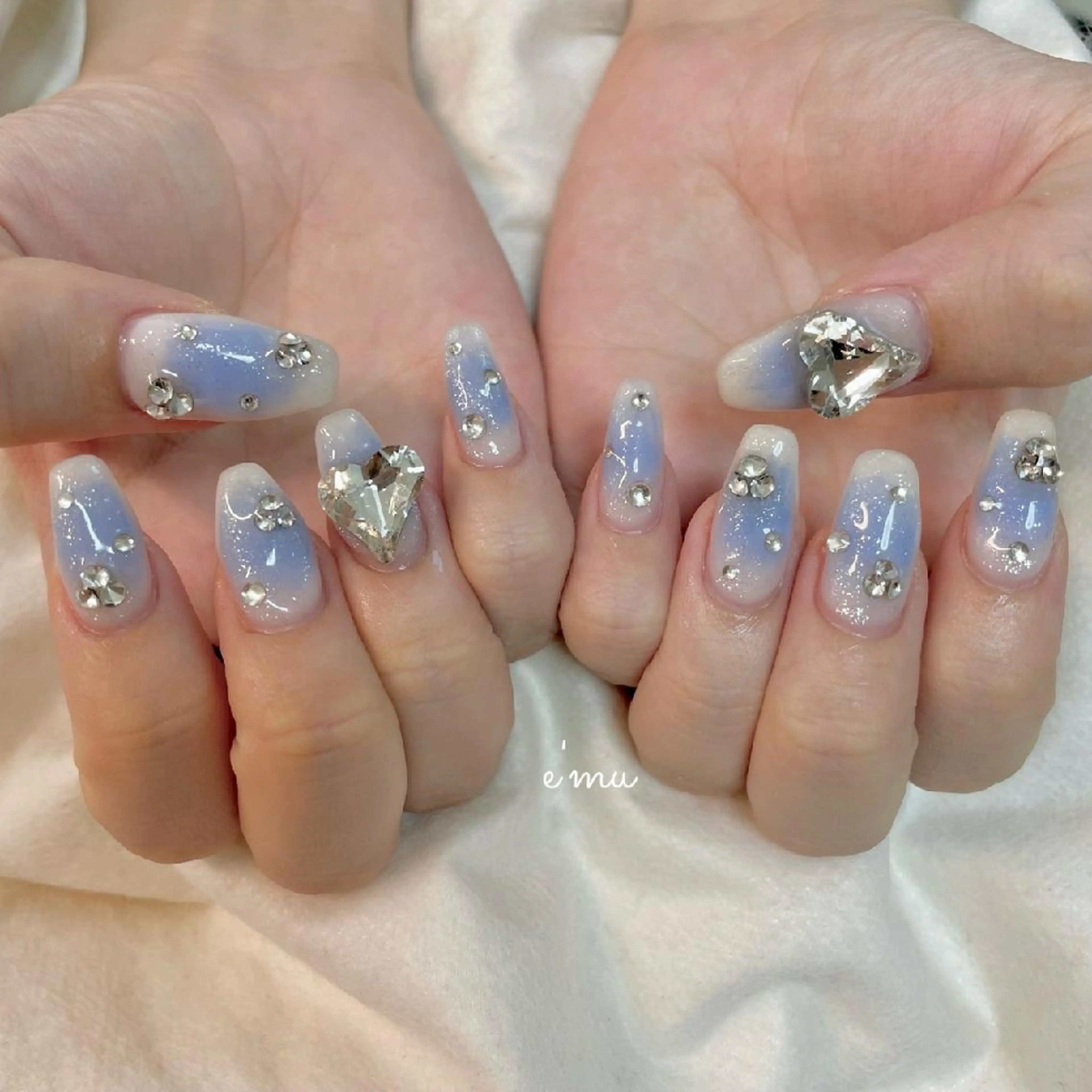 ネイル チークネイル ハート キラキラネイル 韓国ネイル ワンホンネイル nail salon e'mu💐のネイルデザイン