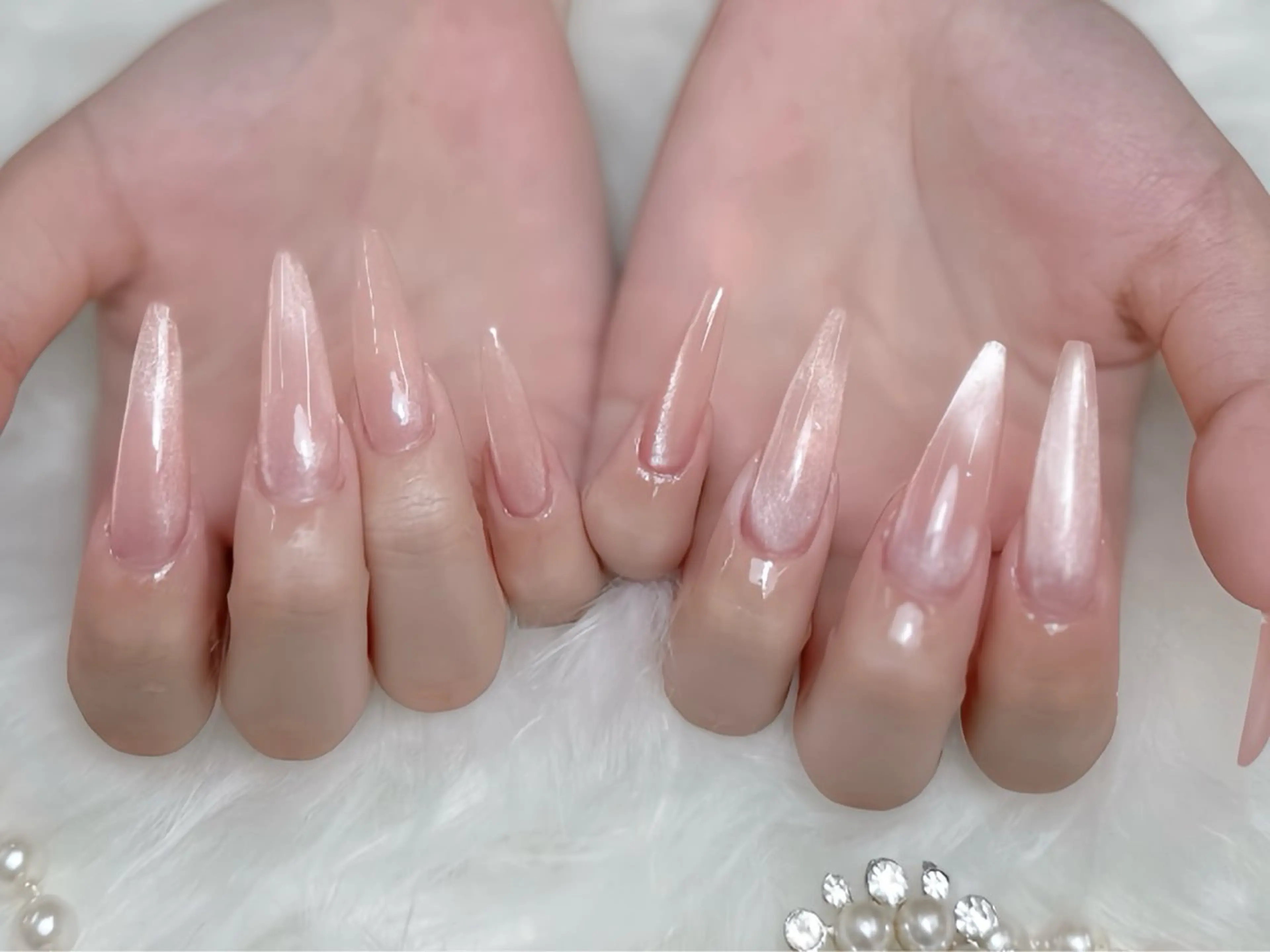 ネイル オーロラネイル チークネイル 桜ネイル クリアネイル ドット ハンドネイル Rin Nail 新大久保店のネイルデザイン