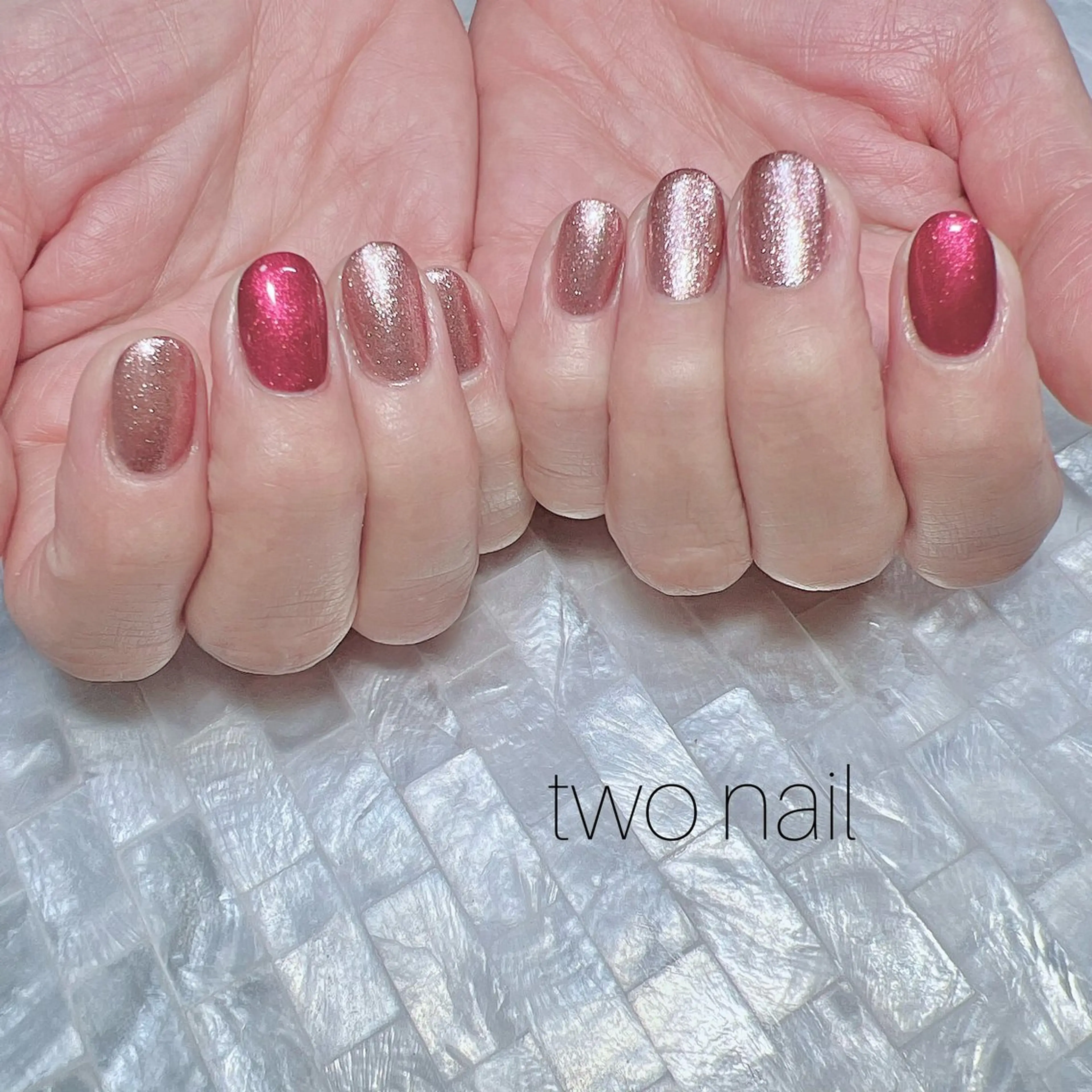 ネイル キラキラネイル ネイルチップ ホワイト ハンドネイル two nailのネイルデザイン