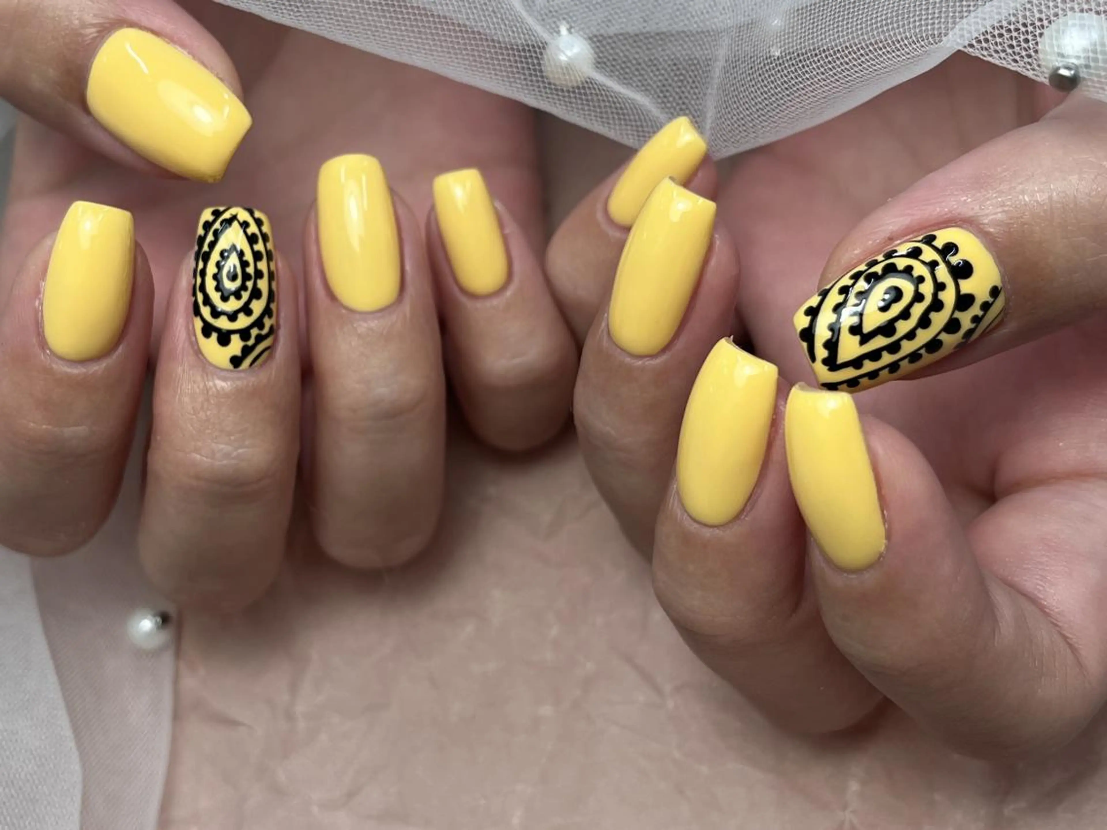 ネイル シンプルネイル 黄色 ToliyDeliy Nail Salonのネイルデザイン