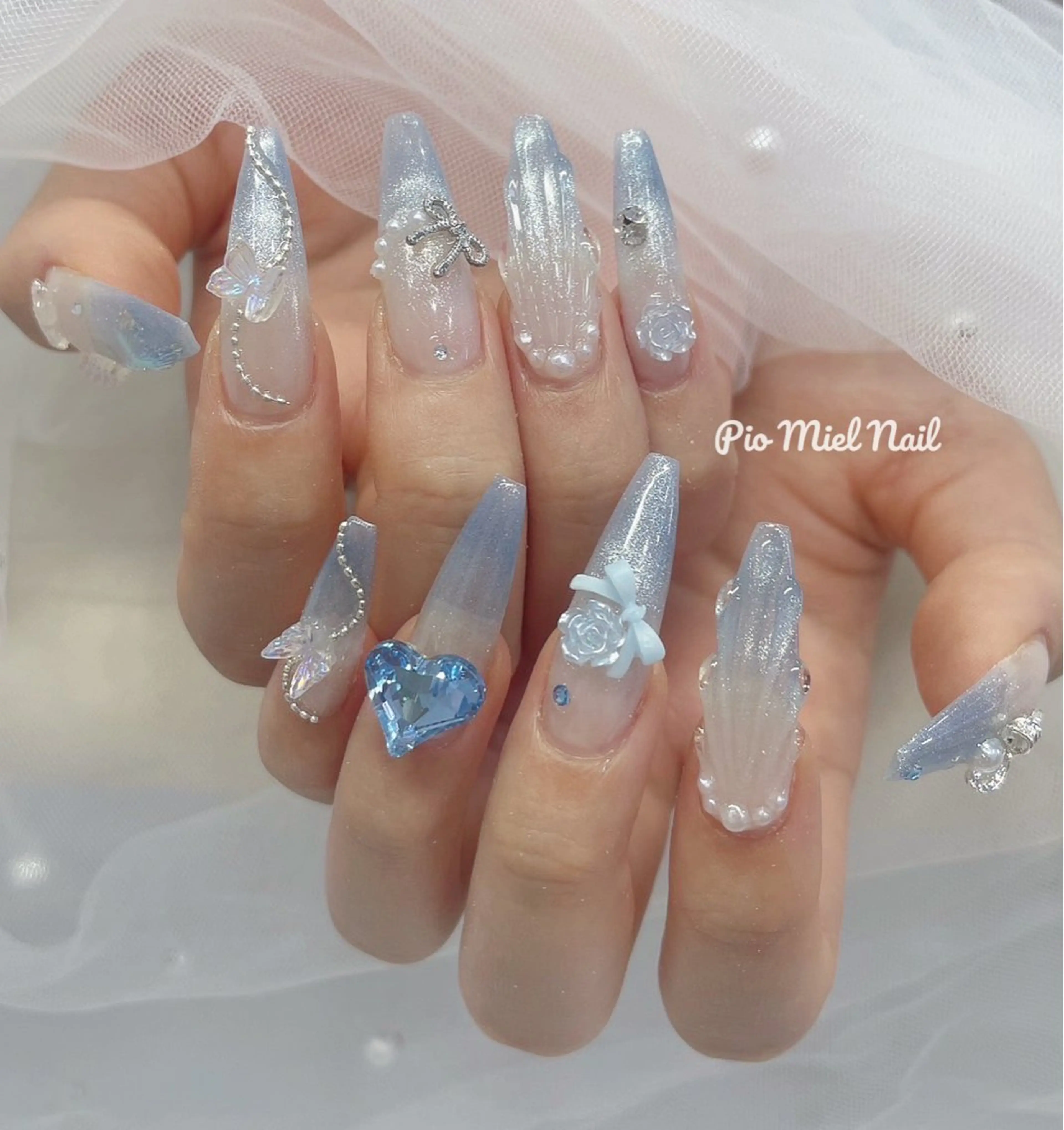 セミロング 韓国風ヘア Pio Mielのネイルデザイン