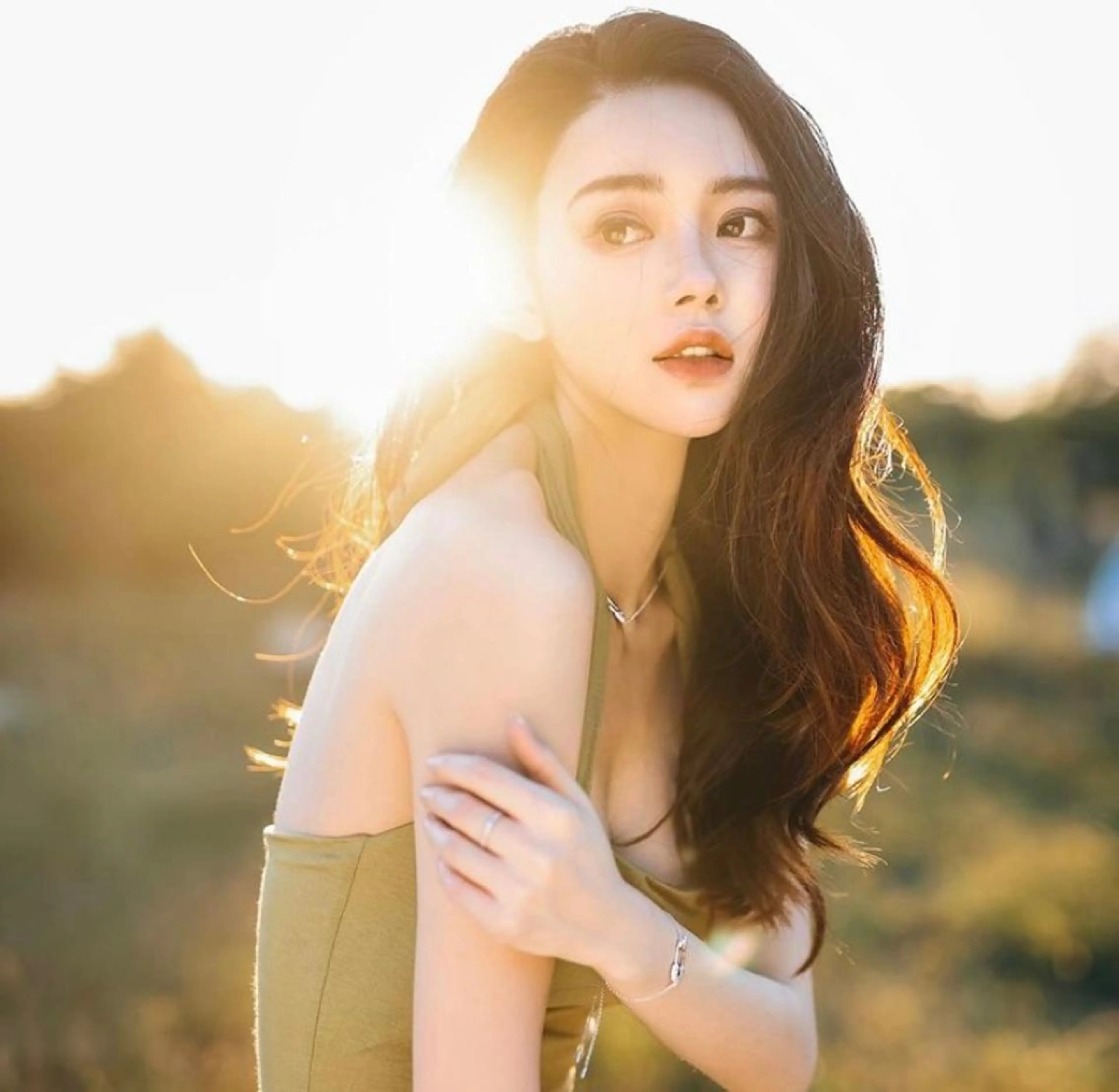 ロング カラー パーマ ヘアアレンジ ベージュカラー eN°byyoureshair所属・🎀トップスタイリ スト湯川響🎀のヘアスタイル