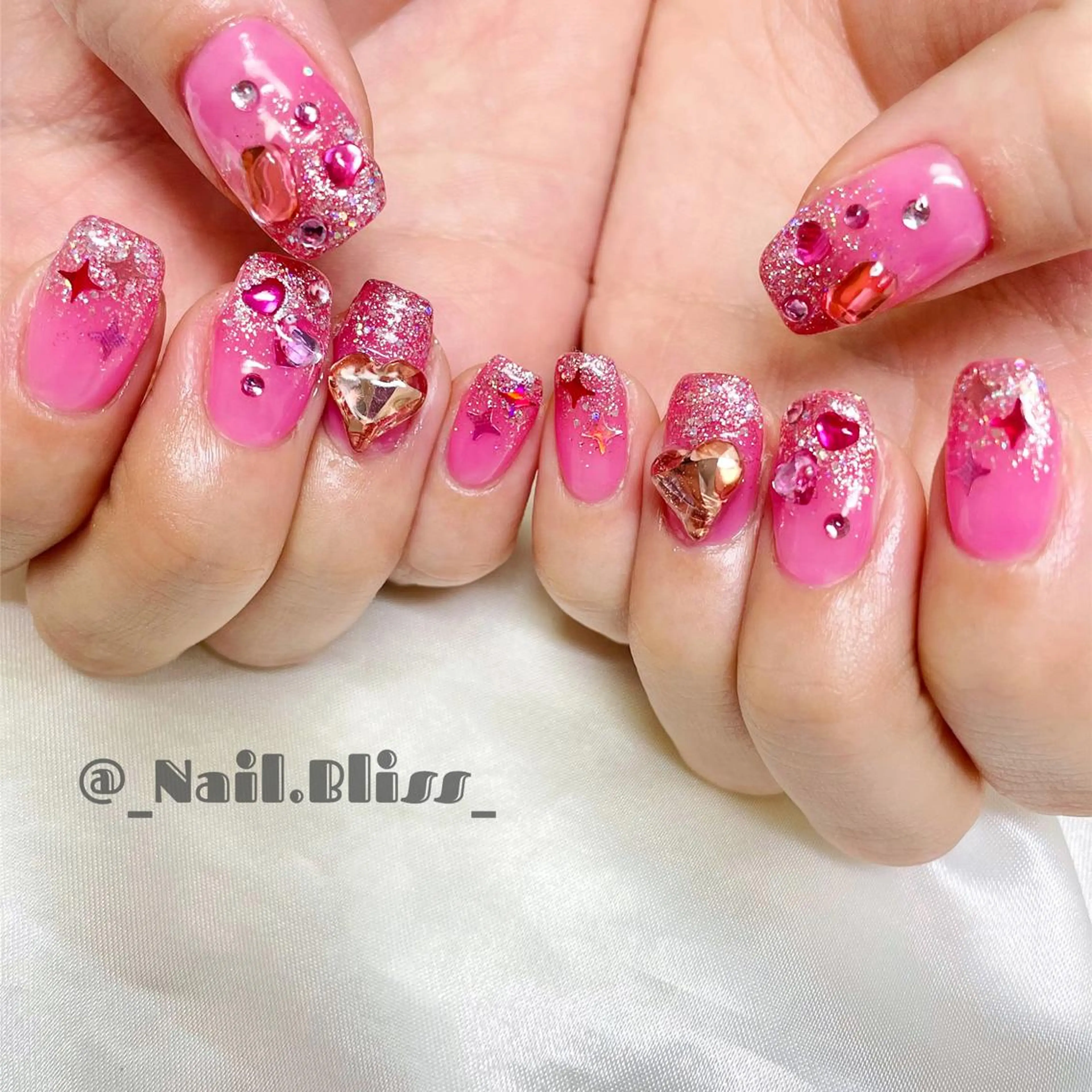ネイル グラデーション ハート ラメ(グリッター) ラメグラデーション ハンドネイル NAIL BLISSのネイルデザイン