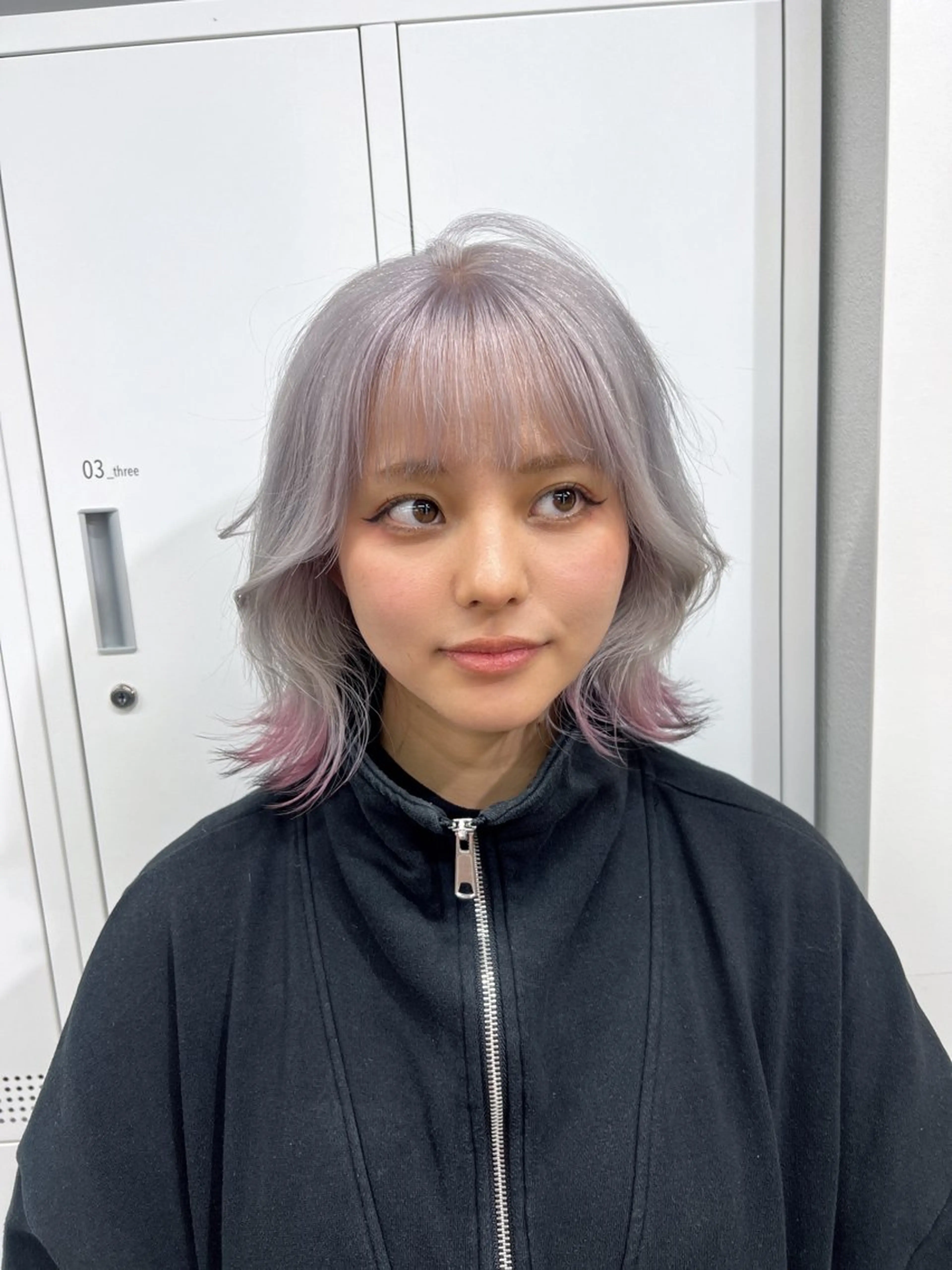 ミディアム ヘアカラー maya レイヤーカットのヘアスタイル