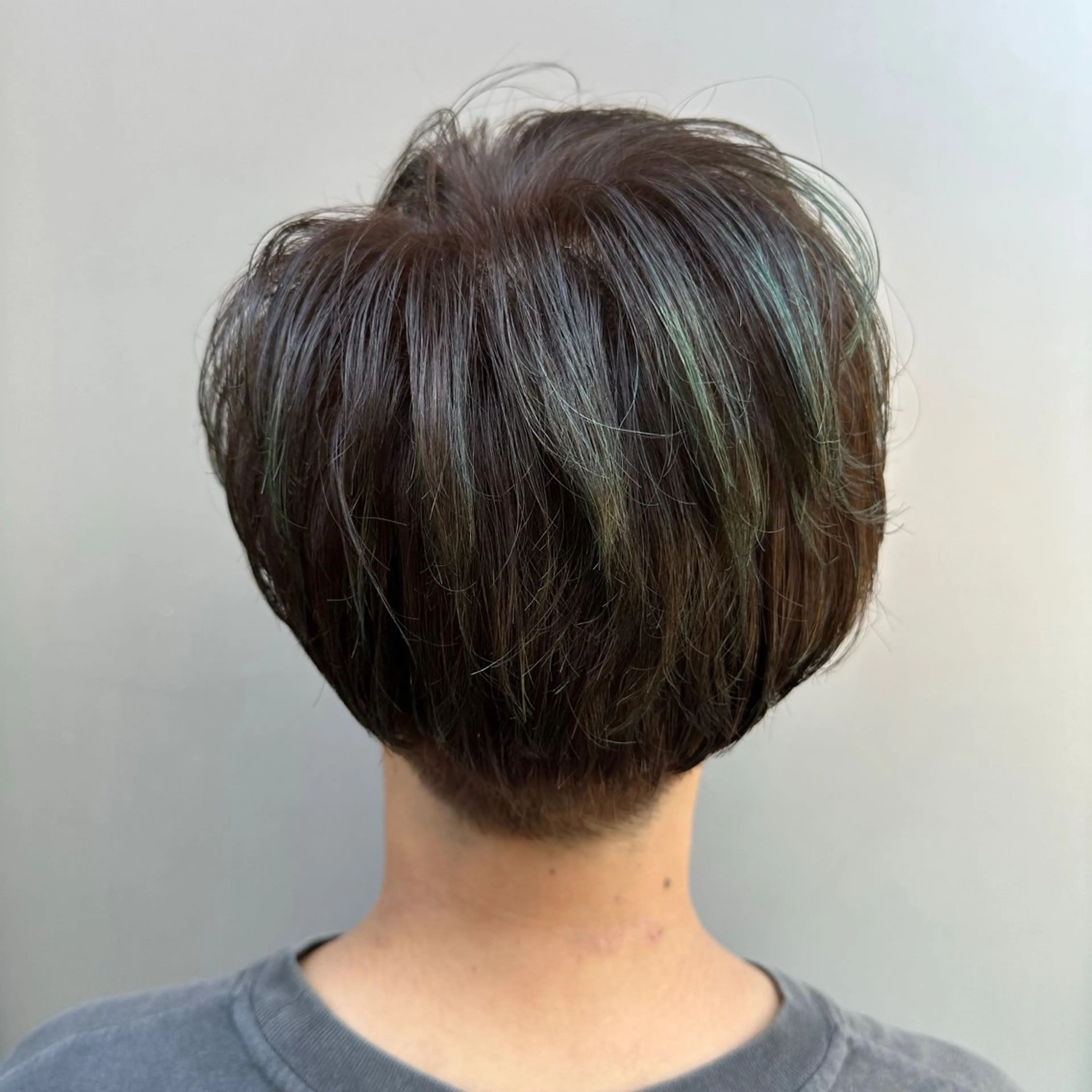 ショート カラー 三原 友美のヘアスタイル