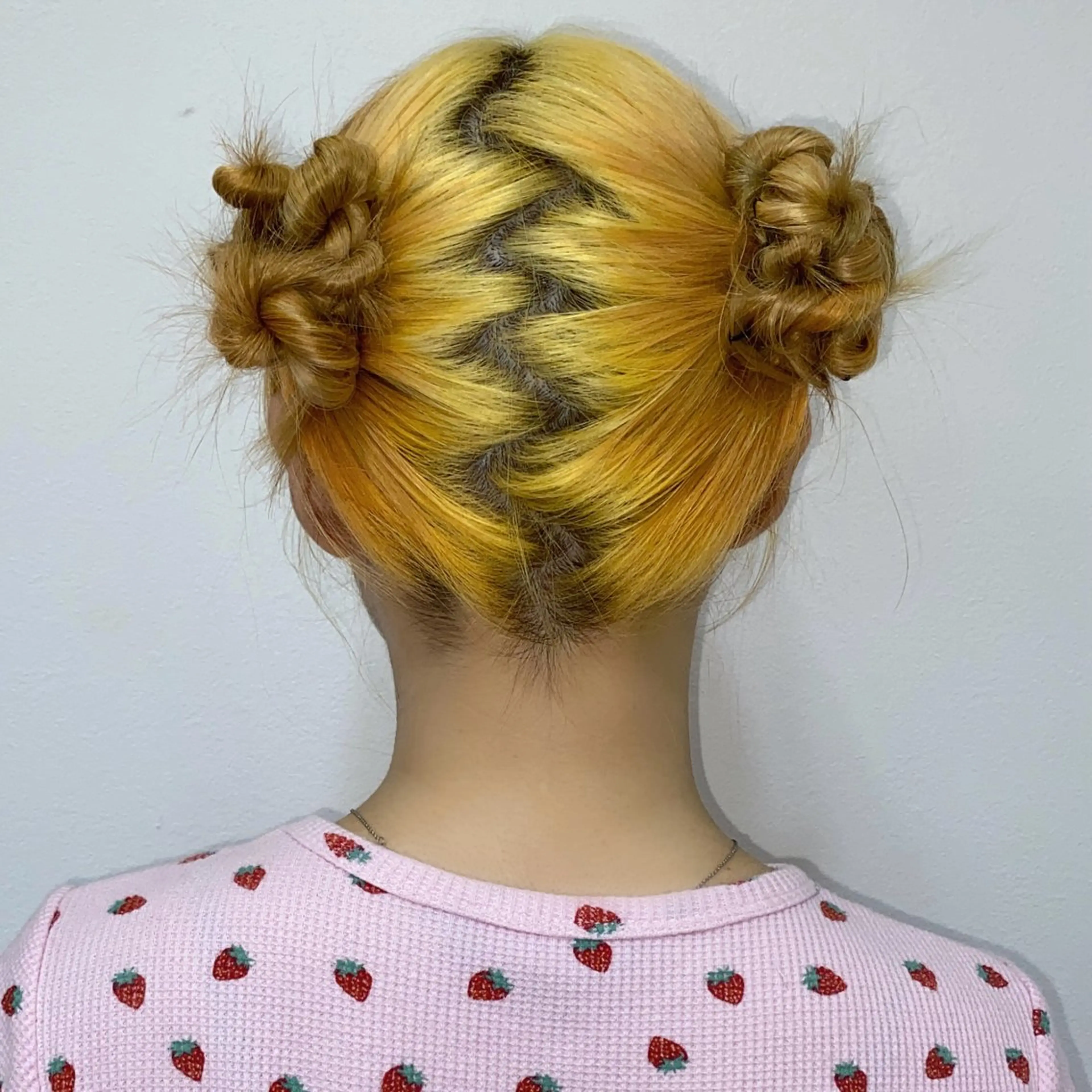 カラー ヘアアレンジ ★デザインカラー ハイトーン ももか★のヘアスタイル