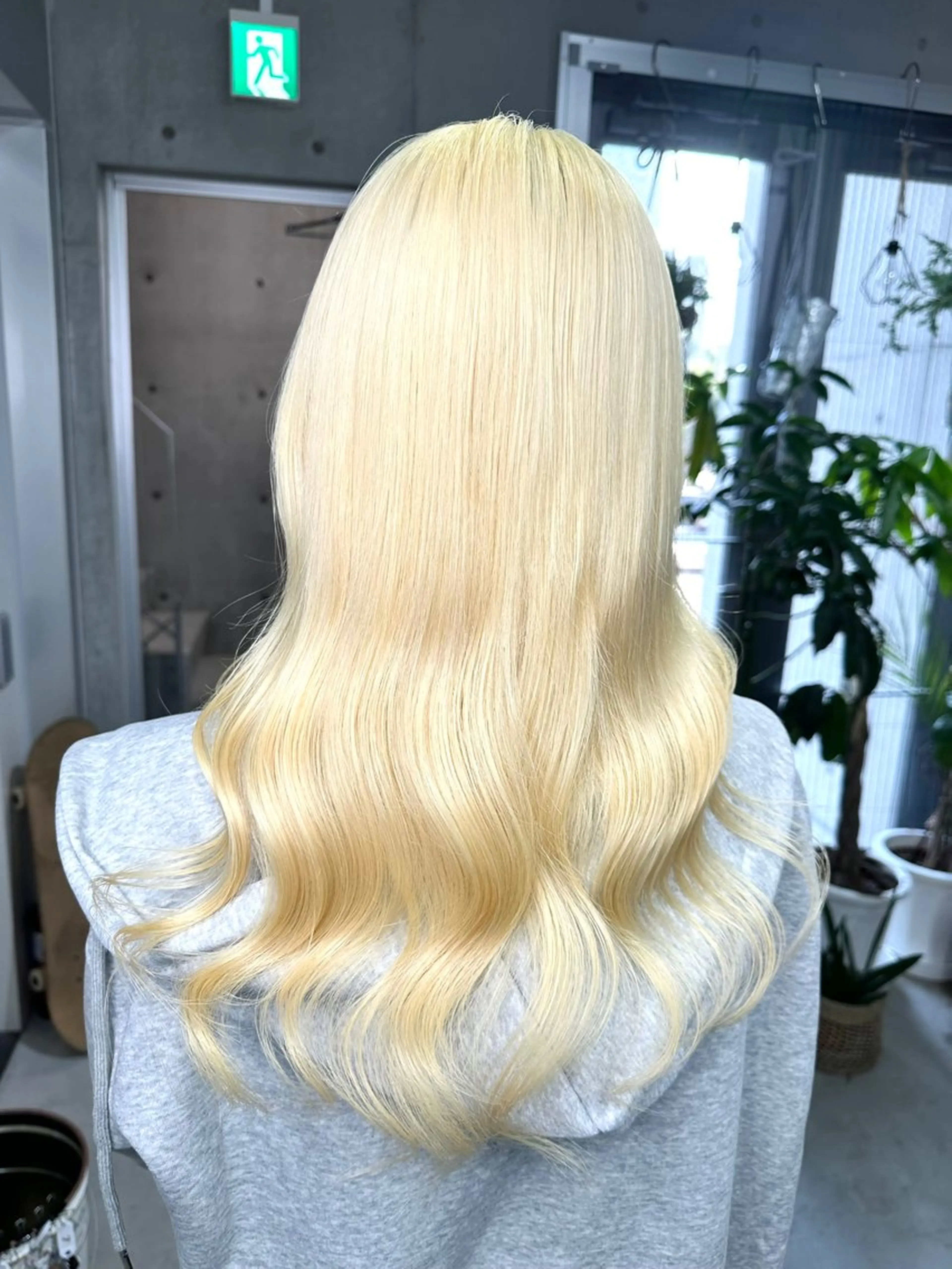 ロング カラー 抜きっぱなしブロンド ブロンド ヘアカラー トリートメント かずくん🦩名古屋 ハイトーン/レイヤーのヘアスタイル
