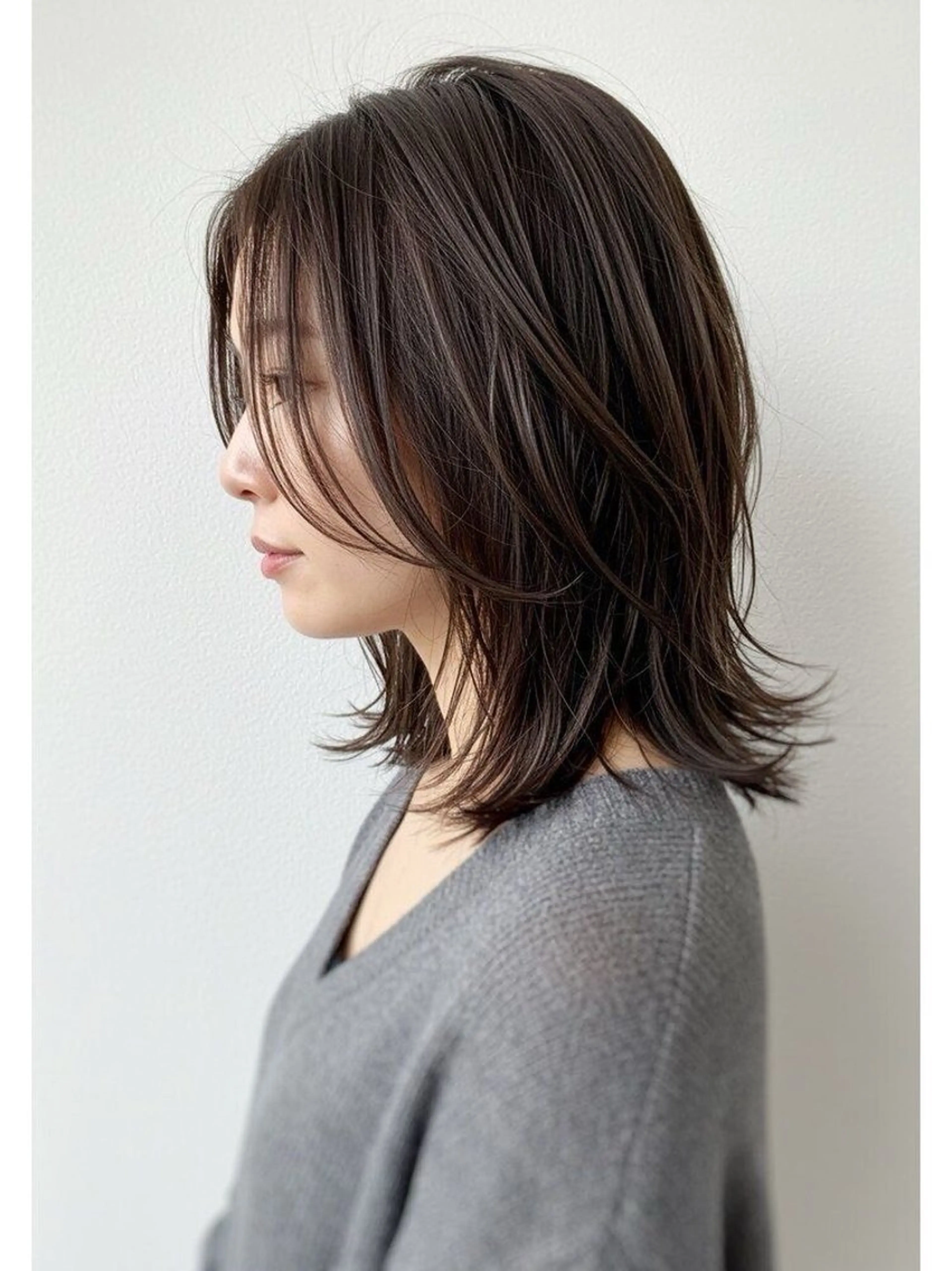 セミロング 学生 韓国風ヘア おくれ毛 小顔カット 早藤 芙麗有のヘアスタイル