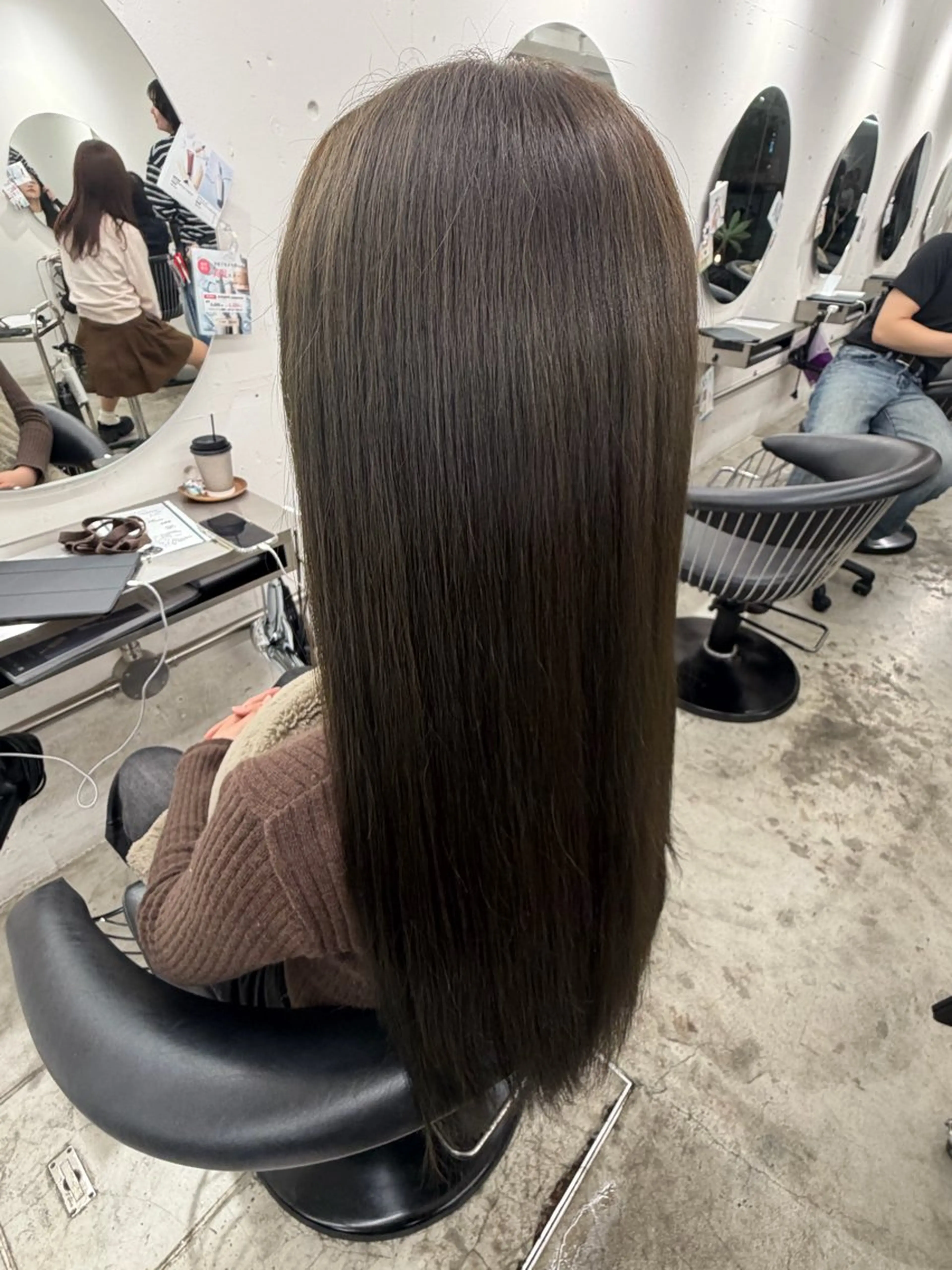 ロング カラー ベージュカラー ブリーチ ブリーチなしカラー オリーブベージュ 今村 心音のヘアスタイル