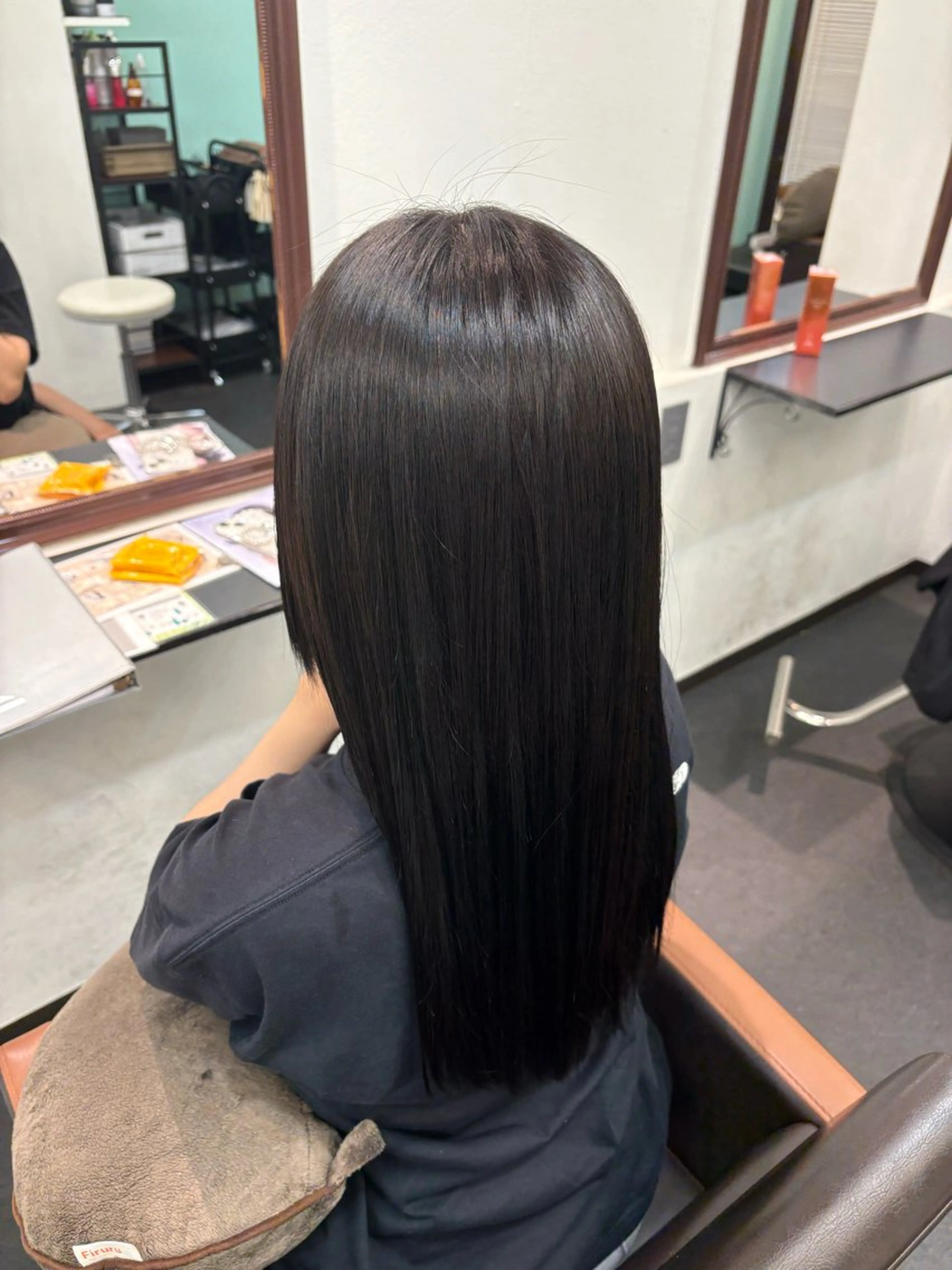 ロング カラー ベージュカラー シルバー シルバーベージュ ヘアカラー ARISA 青葉台のヘアスタイル