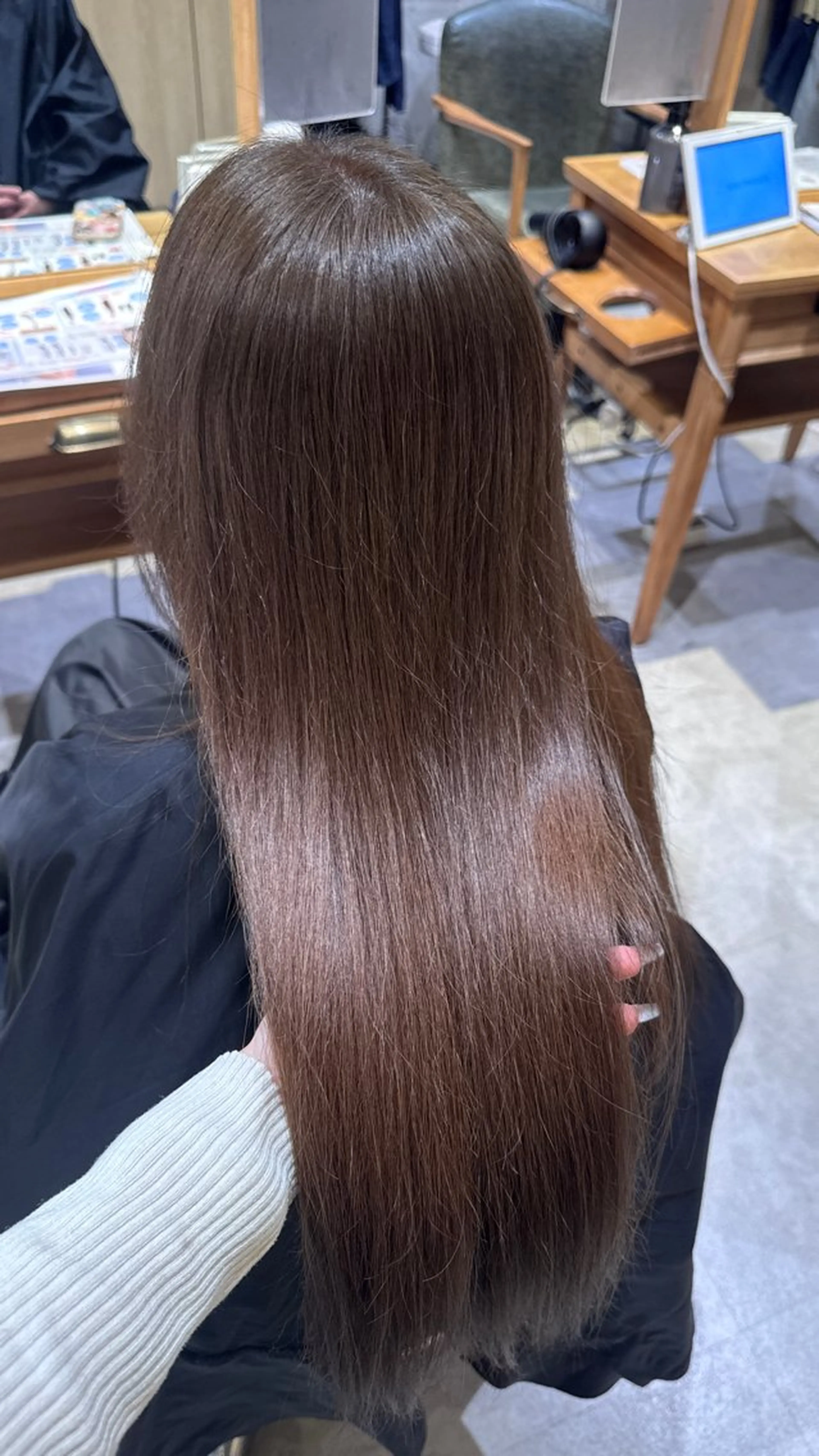 ロング カラー ベージュカラー ブリーチ ブラウンカラー 透明感カラー ミルクティーベージュ ヘアカラー 韓国スタイル /一那のヘアスタイル