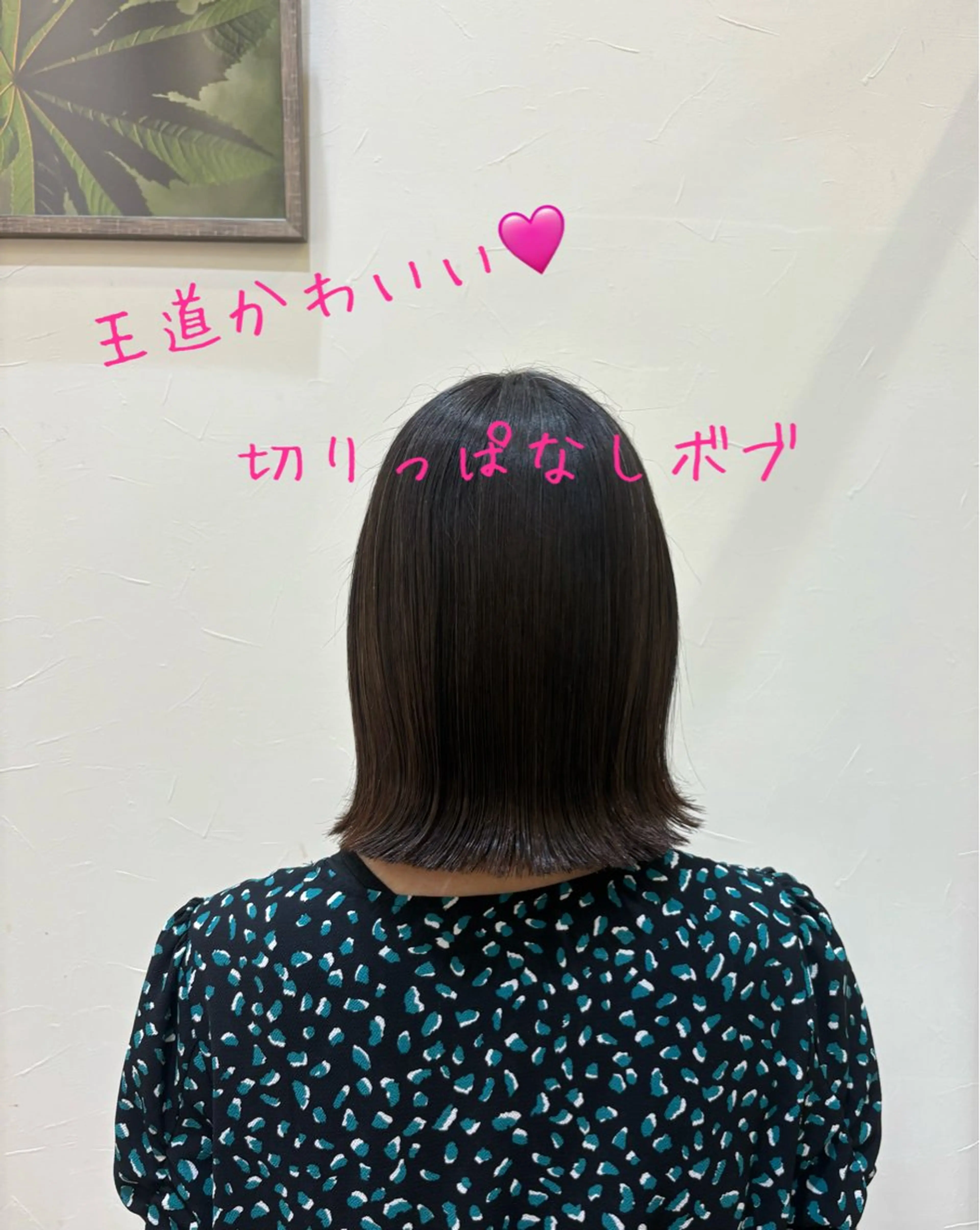 ショート カラー パーマ ボブ レイヤーカット Moe🫧 ショート🩶のヘアスタイル