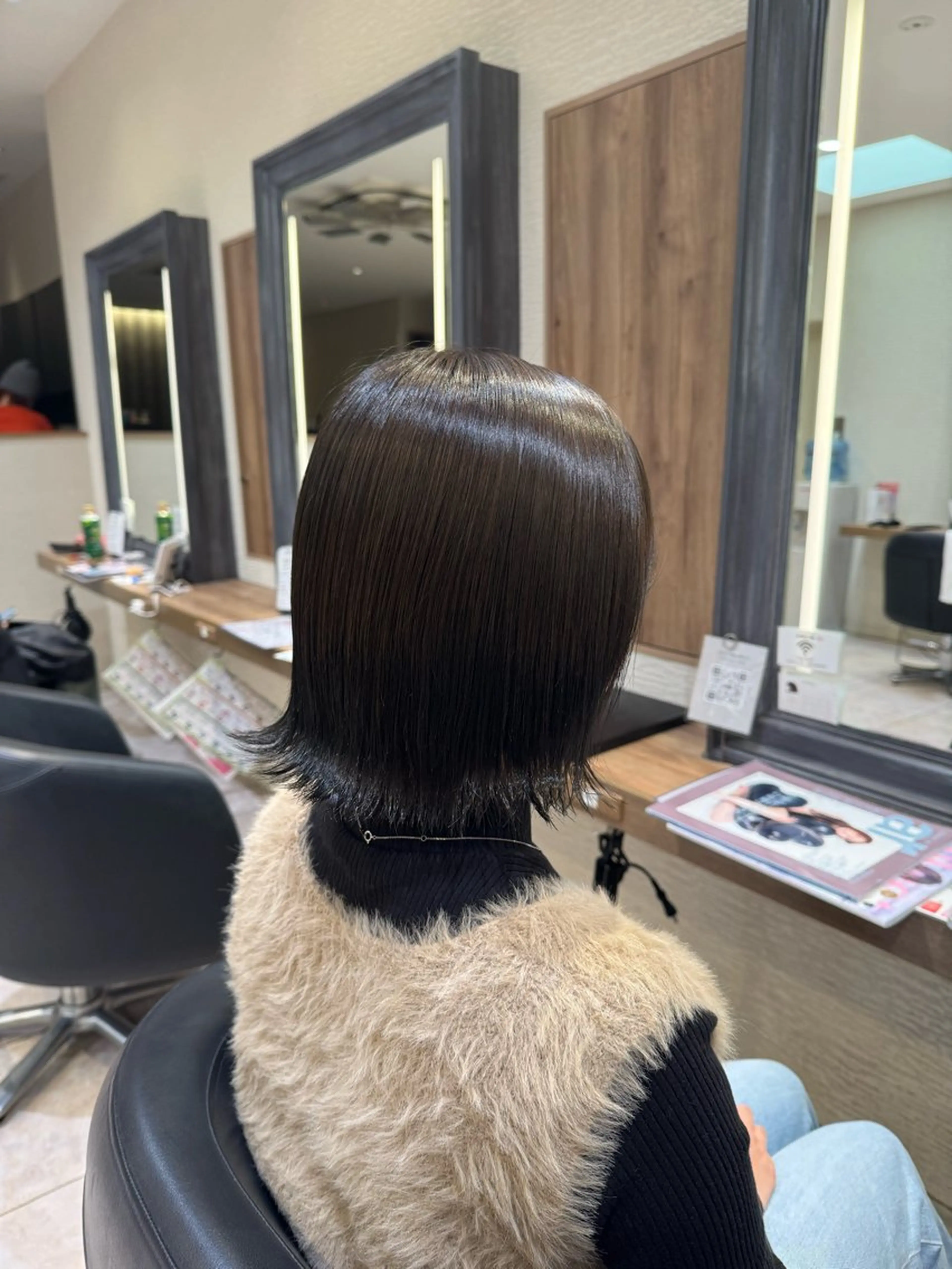 ミディアム カラー ヘアカラー トリートメント さら艶ストレート 🩶Suzuneのヘアスタイル