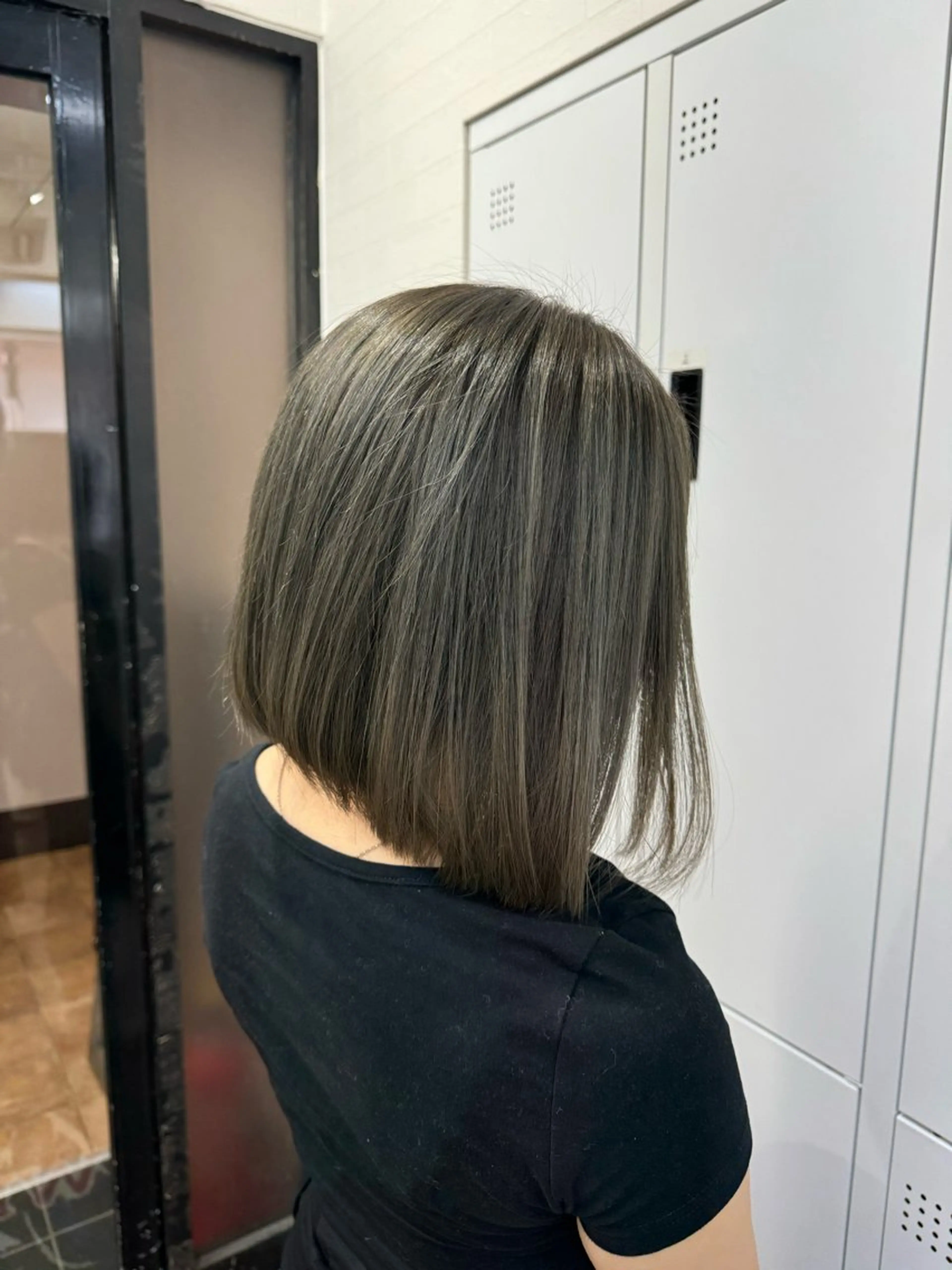 ミディアム 横浜🦋ハイトーン 🫐シャドウルーツのヘアスタイル