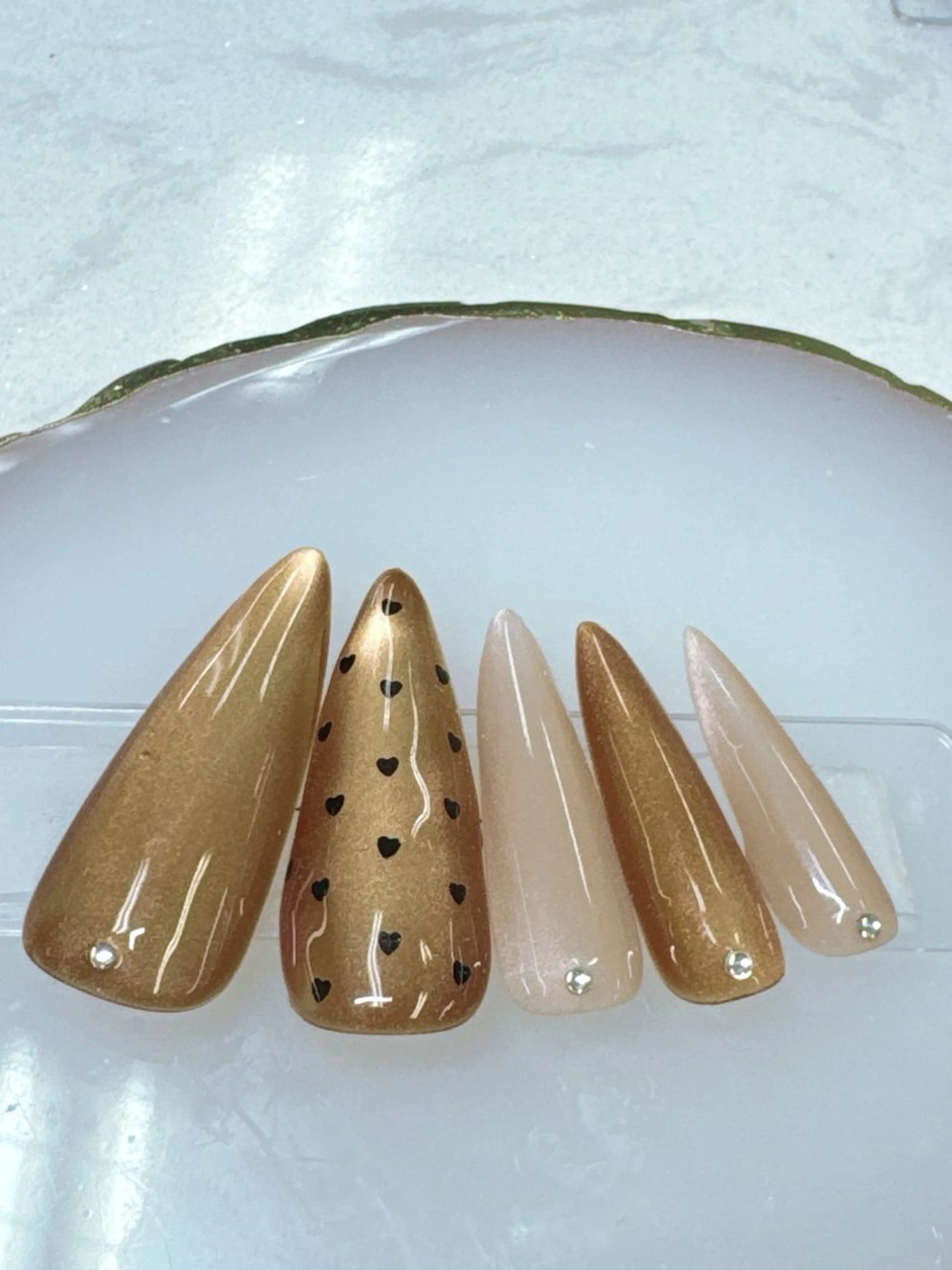 ネイル アートネイル べっ甲ネイル ボルドー ドット フットネイル Queeens nailのネイルデザイン