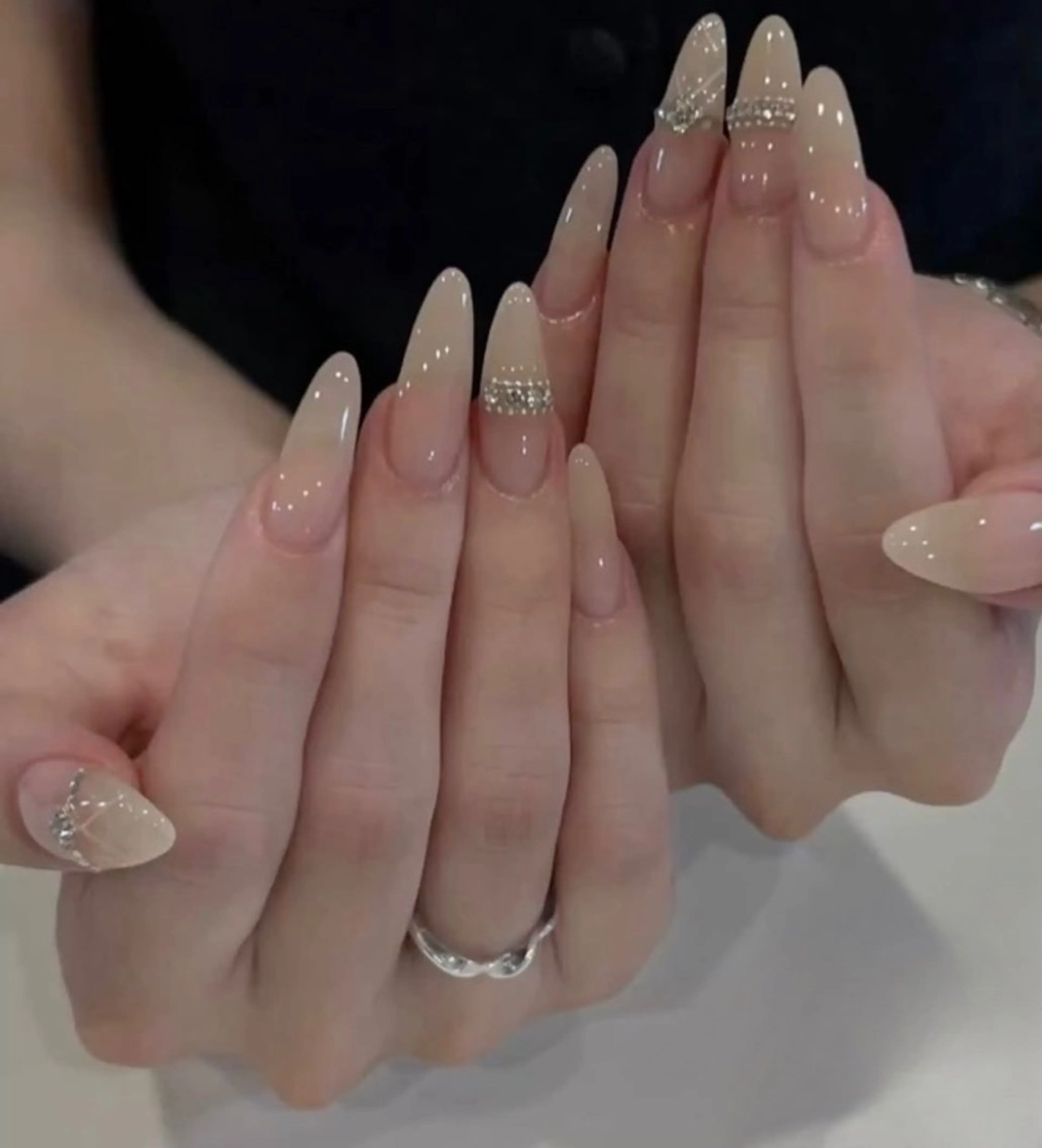 カラー グラデーションカラー ピンクカラー ハンドネイル AIN Nailのネイルデザイン