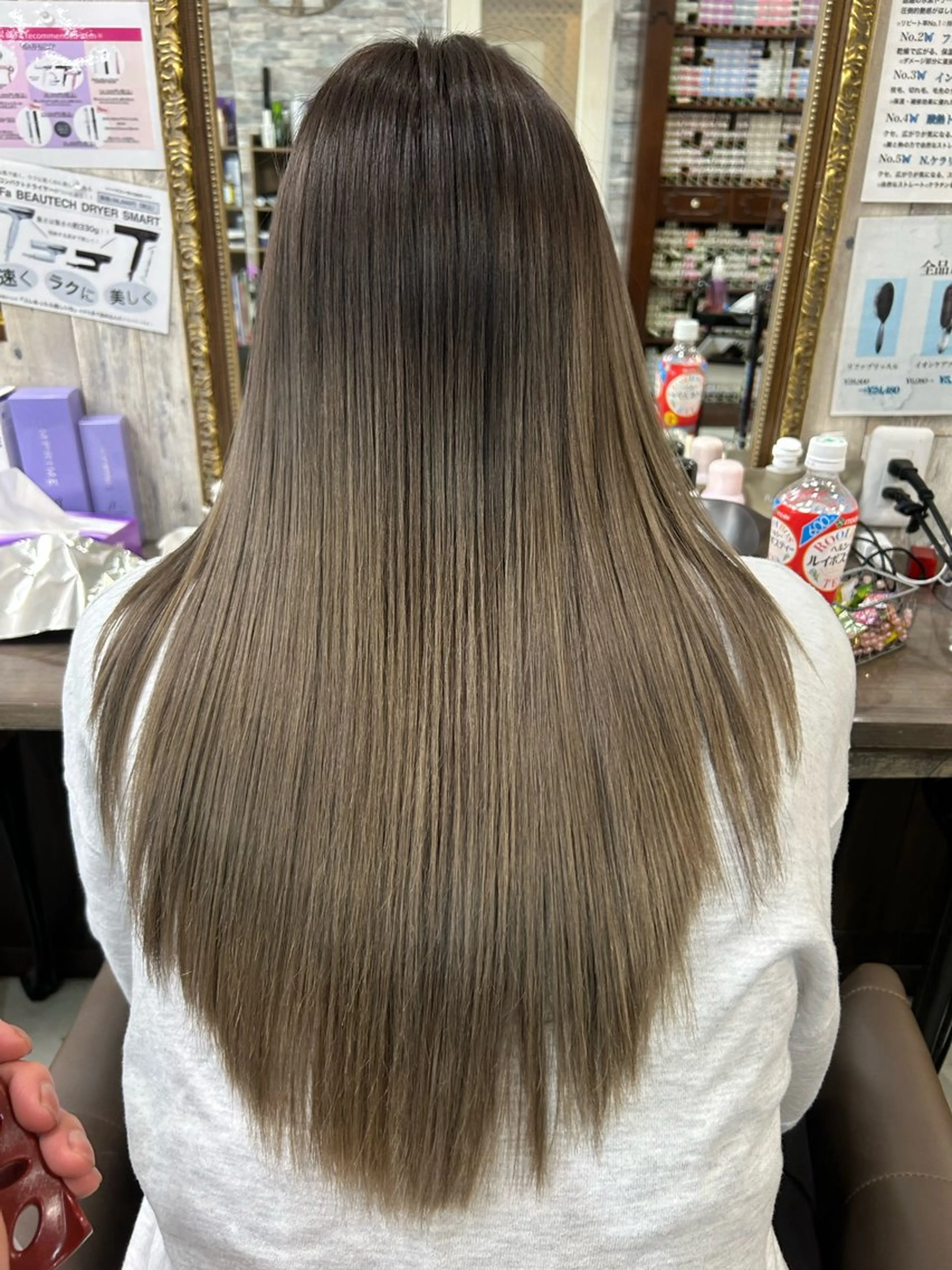 ロング カラー ヘアカラー ハイトーン Arphyのヘアスタイル