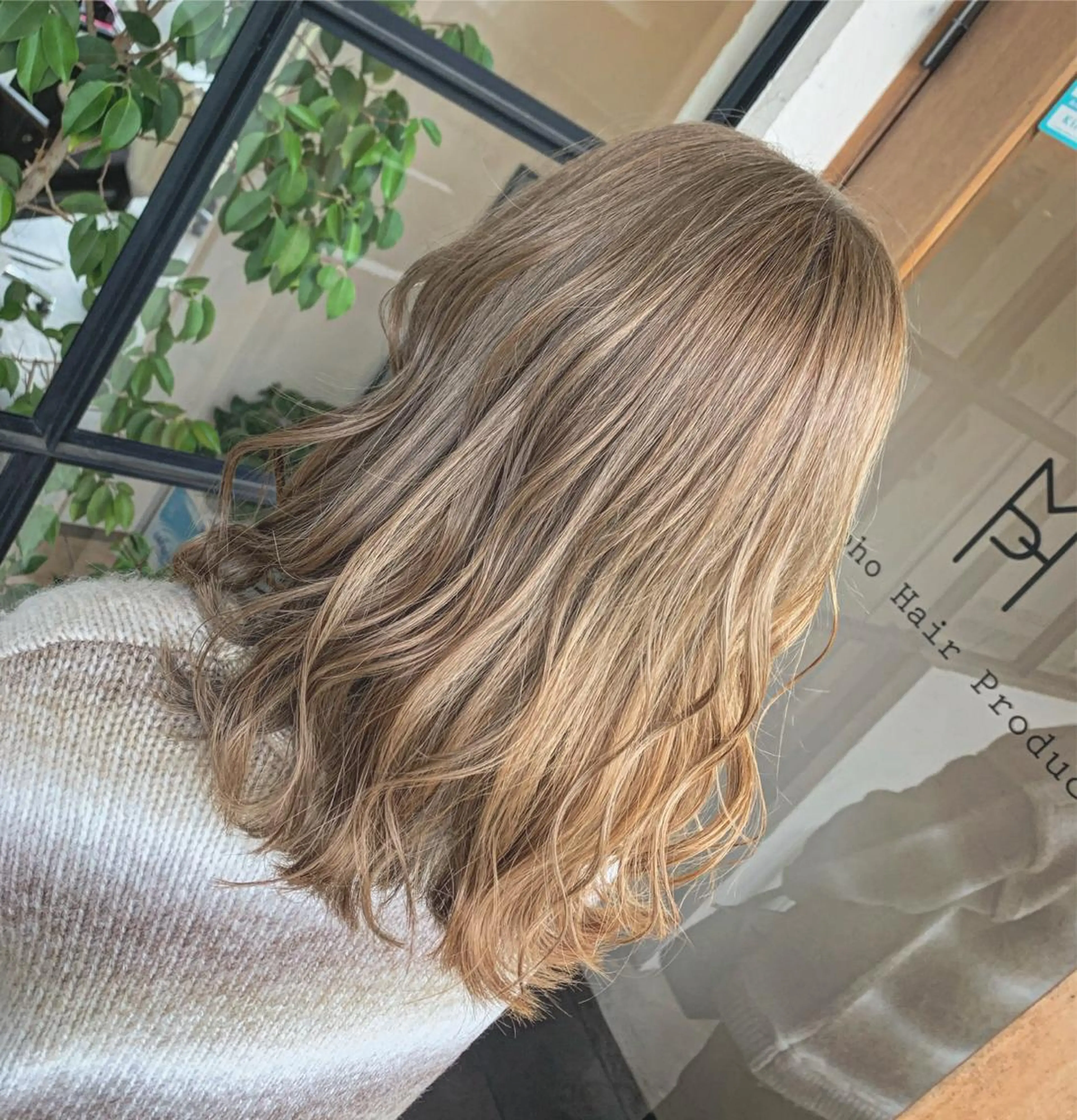 セミロング カラー ブリーチ 井上 花音のヘアスタイル