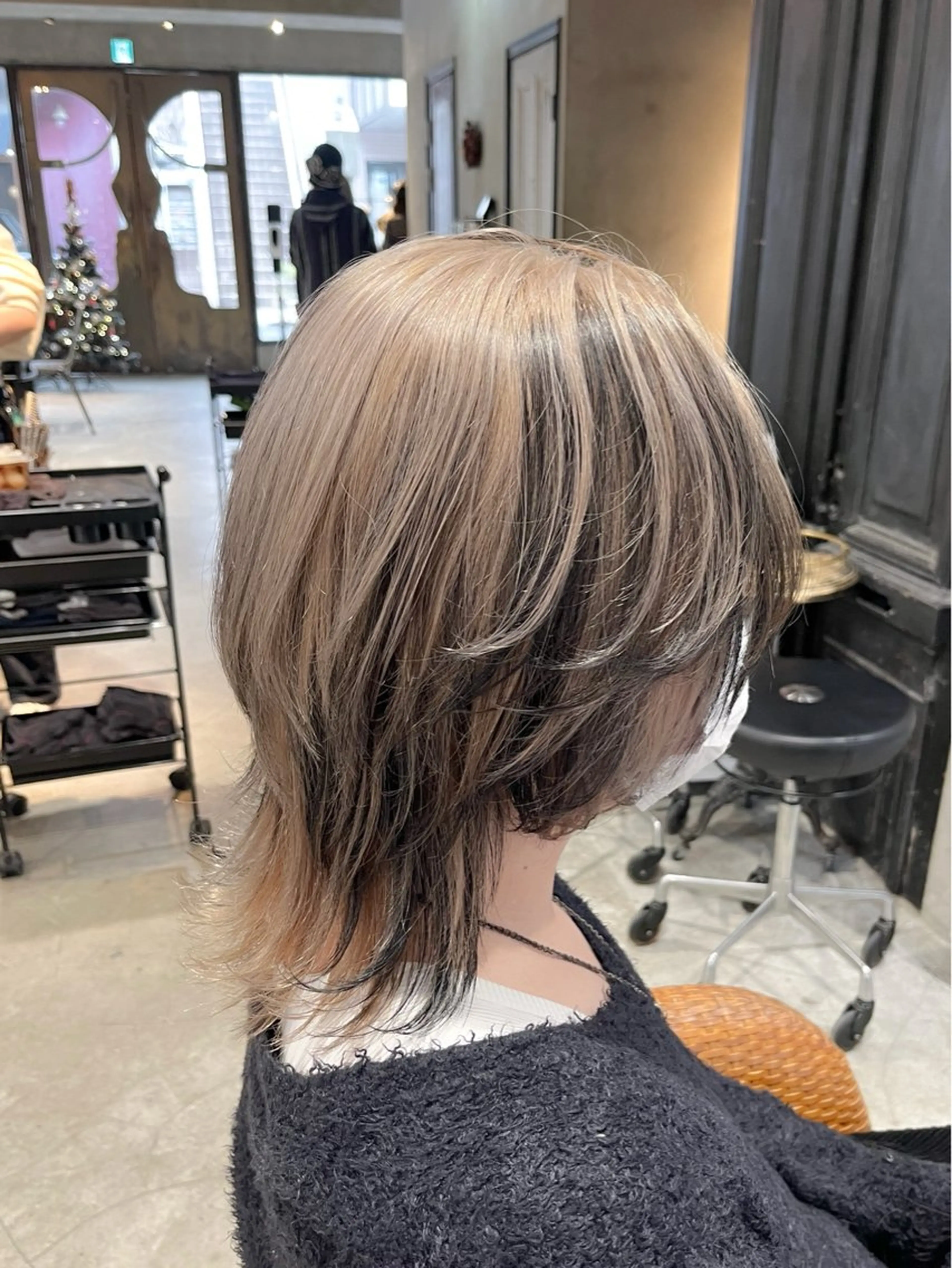 ミディアム カラー ミディアムパーマ ベージュカラー ブロンド ハイトーンカラー ハイトーンベージュ ヘアカラー トリートメント ヘアセット 似合わせベージュ 🍯ayumi🍯のヘアスタイル