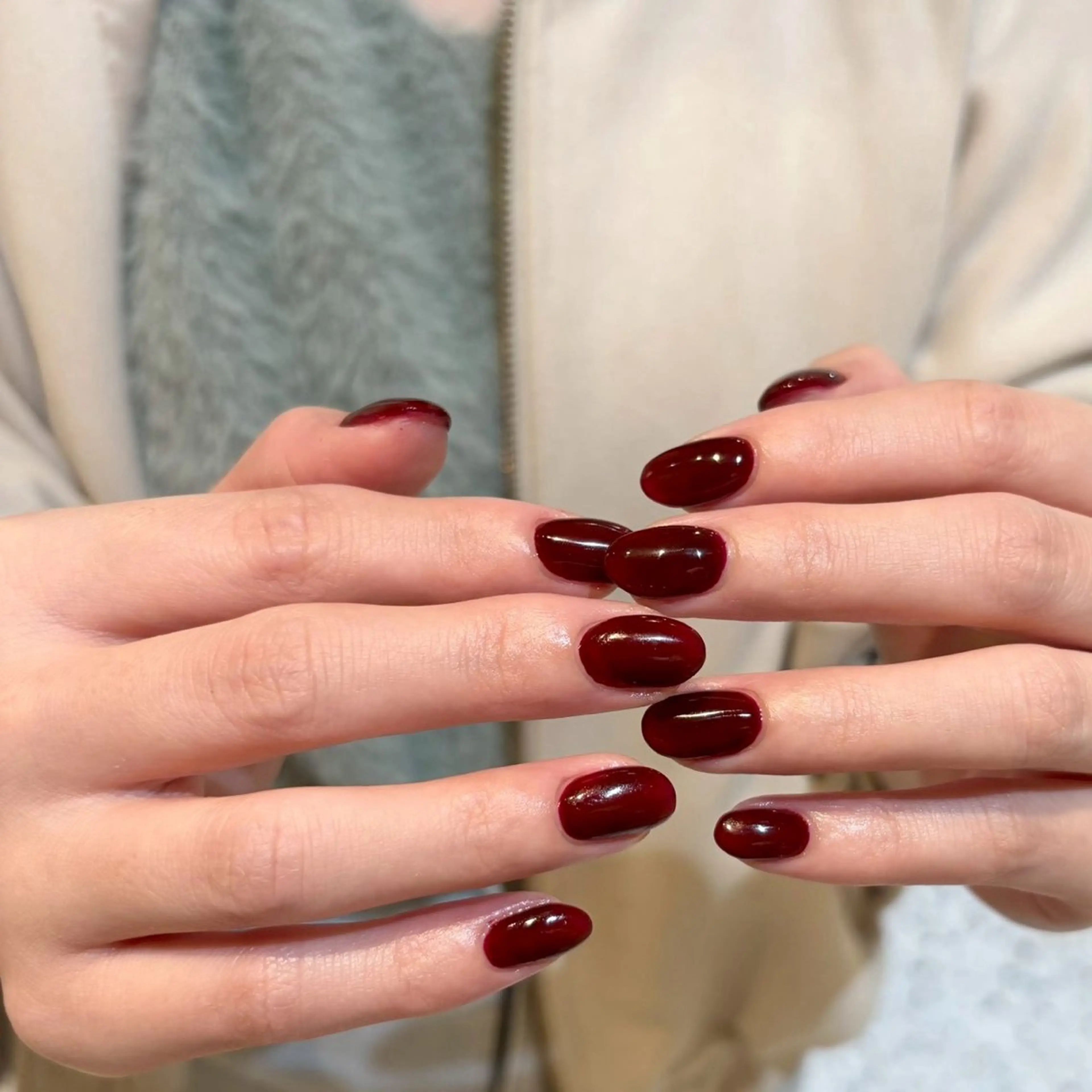 ネイル ワンカラーネイル 赤色 White nail KAEDEのネイルデザイン