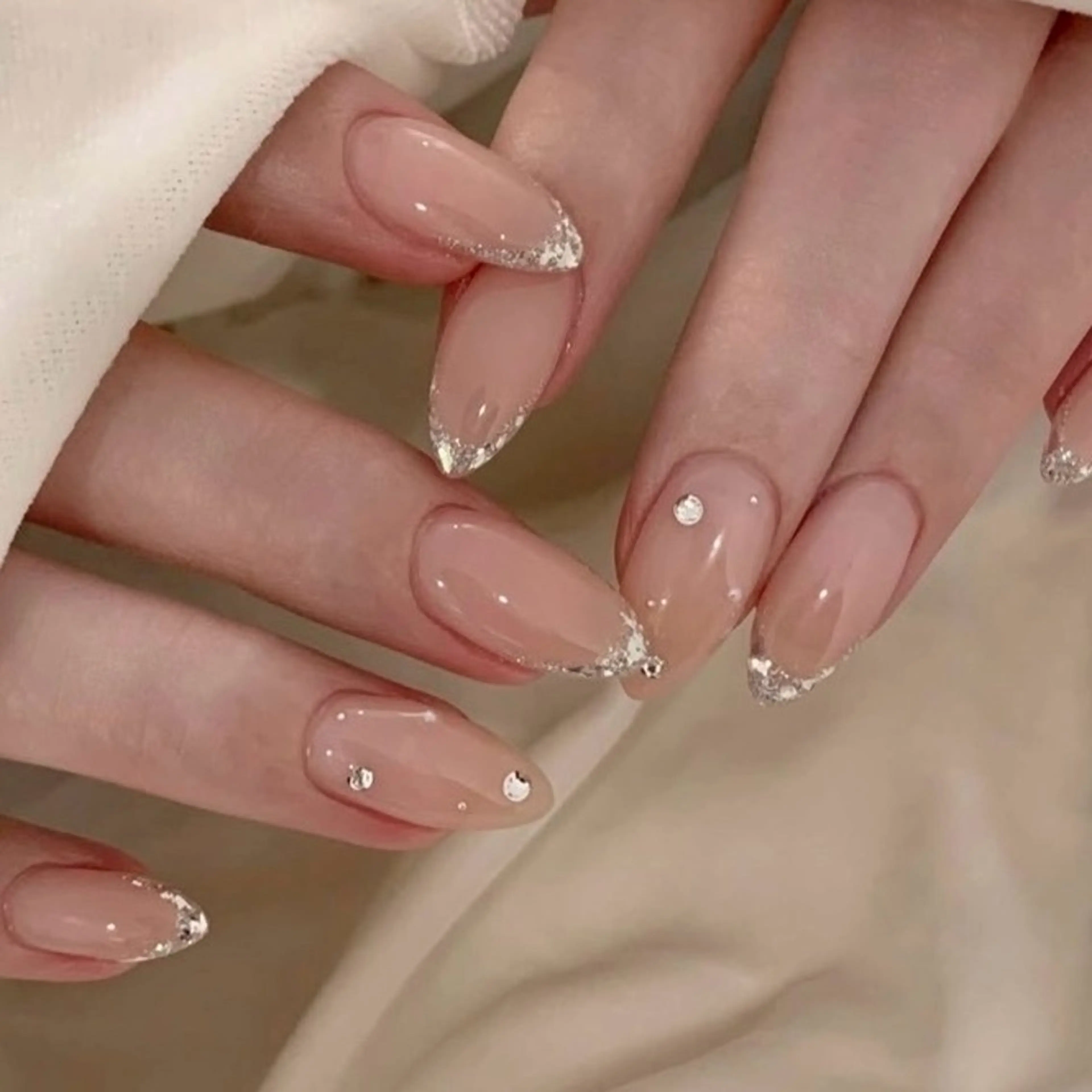 上品🥀【オフィスネイルにおすすめ】ラメフレンチ💍✨の写真