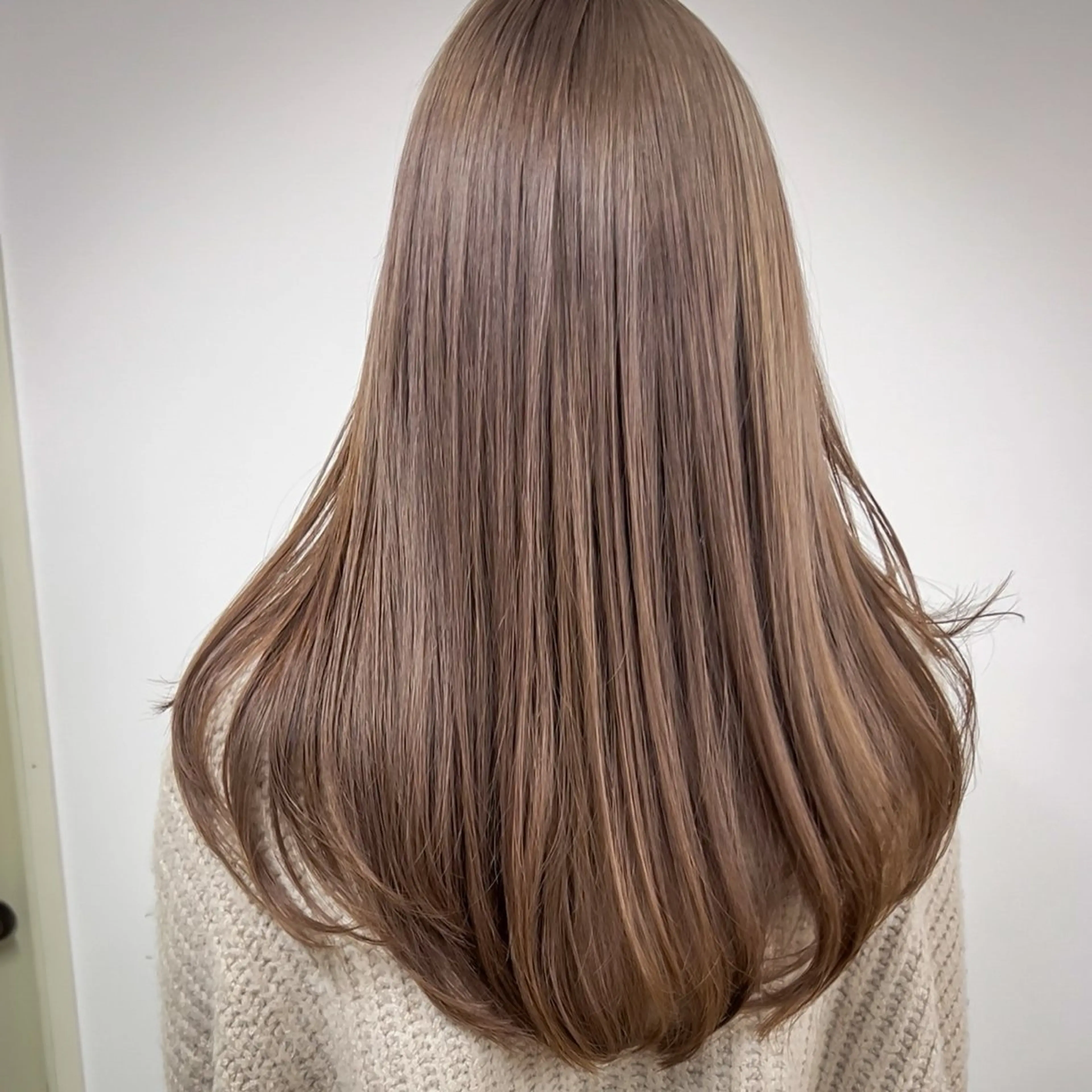 ロング カラー ベージュカラー ロング ヘアカラー トリートメント 🥇近藤 恭輔🥇 Recharme新保のヘアスタイル